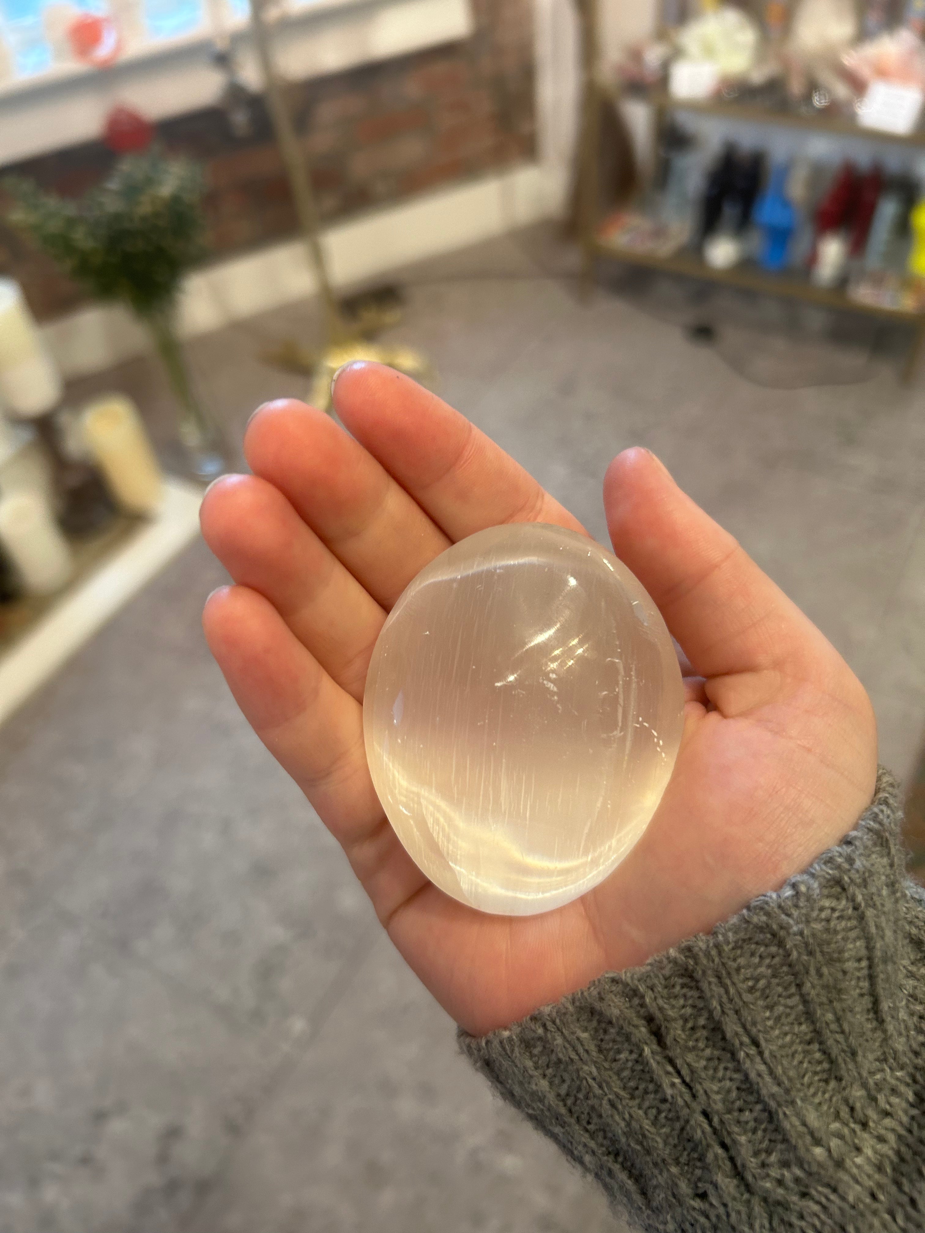 Natural Selenite Palm Stone - Healing Crystal for Meditation, Stress Relief & Positive Energy - Perfect for Yoga, Reiki, Chakra Balancing & Spiritual Healing
