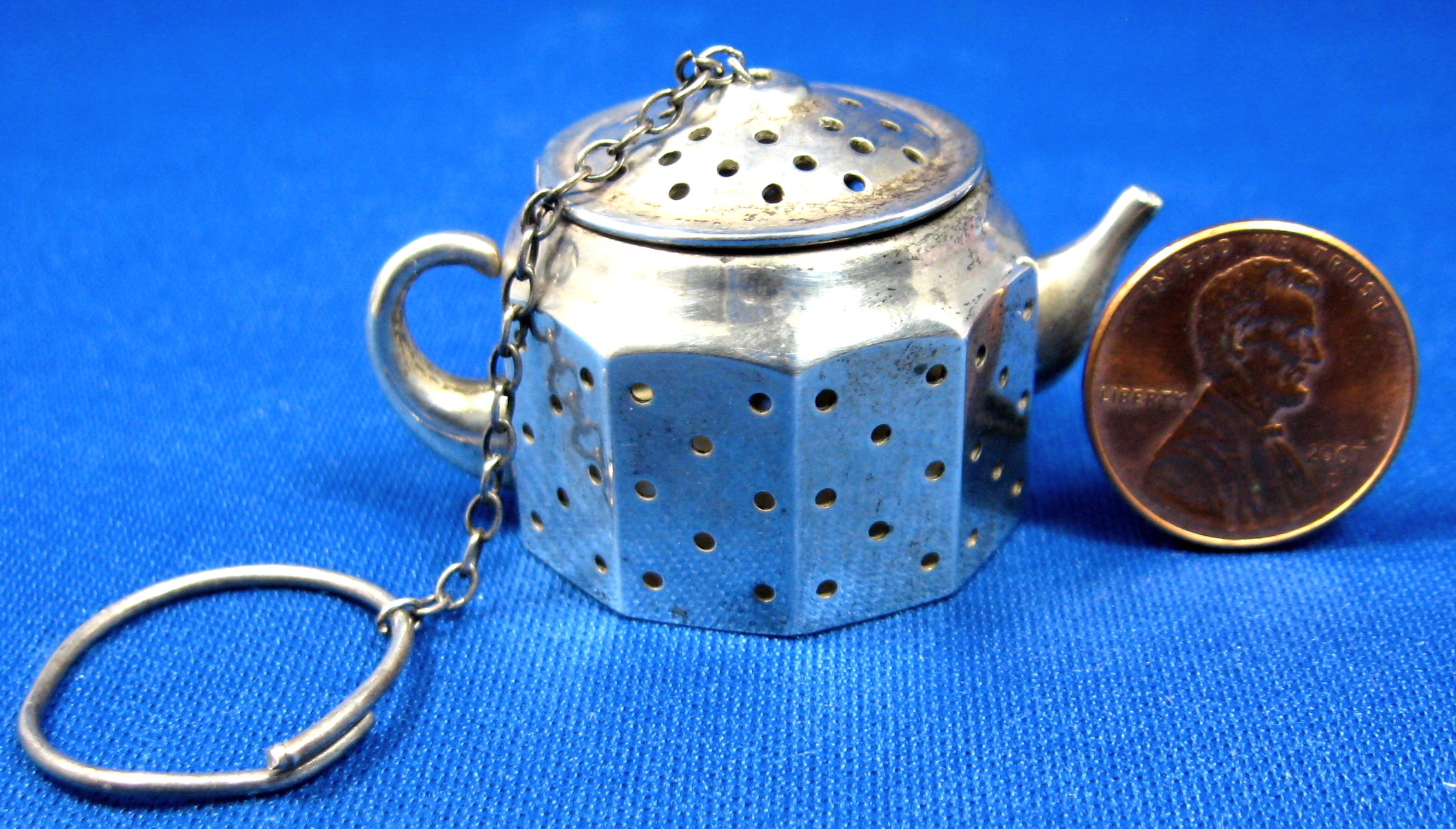 Vintage Sterling Silver Tea Infuser - Teapot Shape Tea Strainer with Chain - Amcraft 1920s Style - Perfect for Loose Leaf Tea Brewing, Tea Parties & Gift Giving