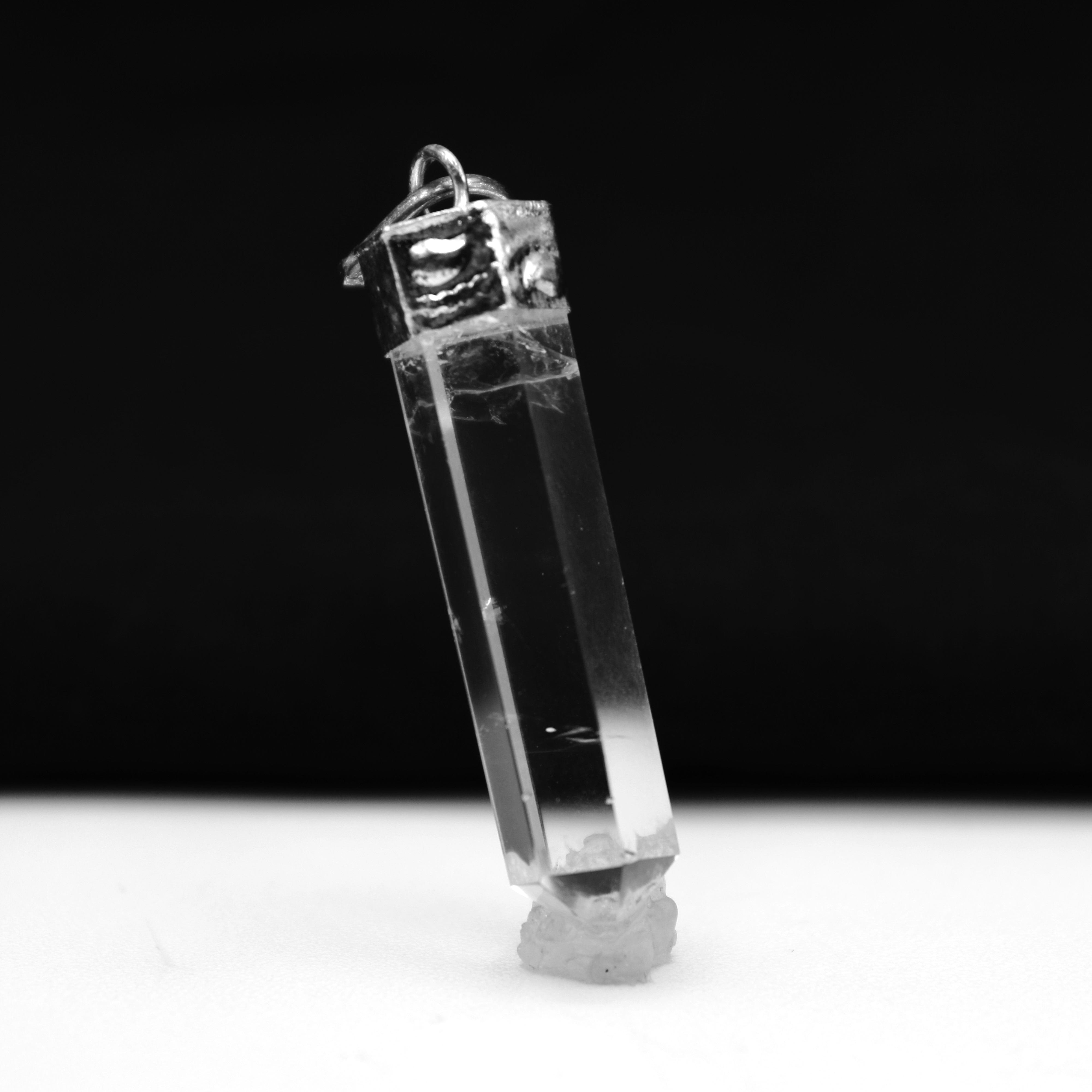 Natural Clear Quartz Point Pendant Necklace - Healing Crystal Jewelry for Chakra Balancing & Positive Energy - Perfect for Meditation, Yoga & Spiritual Gifts