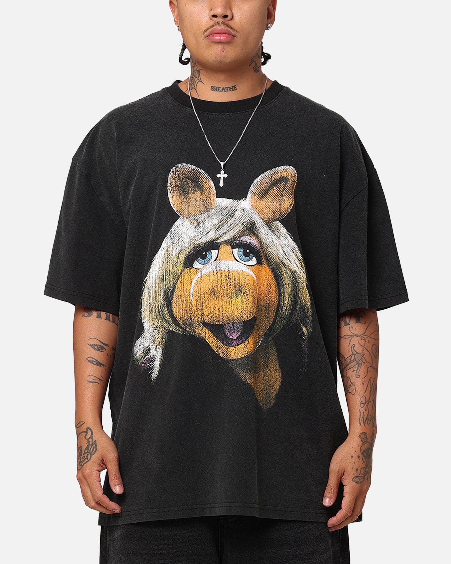 Vintage Disney The Muppets Miss Piggy Heavy Cotton T-Shirt - Black Retro Cartoon Tee for Women & Men - Perfect for Casual Wear, Cosplay, and Disney Fan Gifts