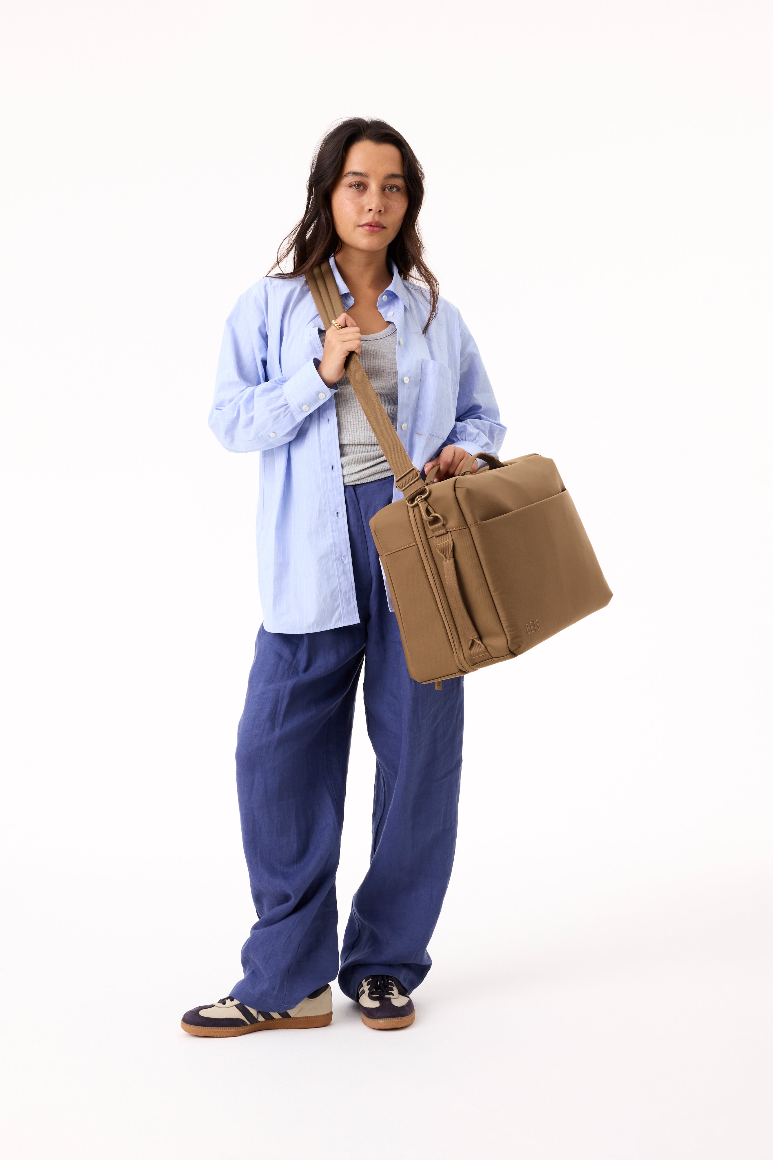 Premium Camel-Colored Travel Duffle Bag - Water-Resistant & Spacious Carry-On for Gym, Weekend Trips & Outdoor Adventures