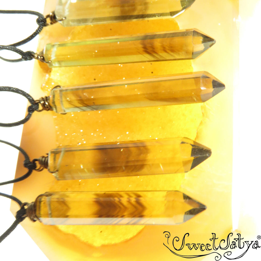 Lemon Quartz Wand Necklace – Healing Crystal Jewelry for Women, Natural Stone Pendant with Chain – Perfect for Meditation, Energy Healing & Spiritual Gifts