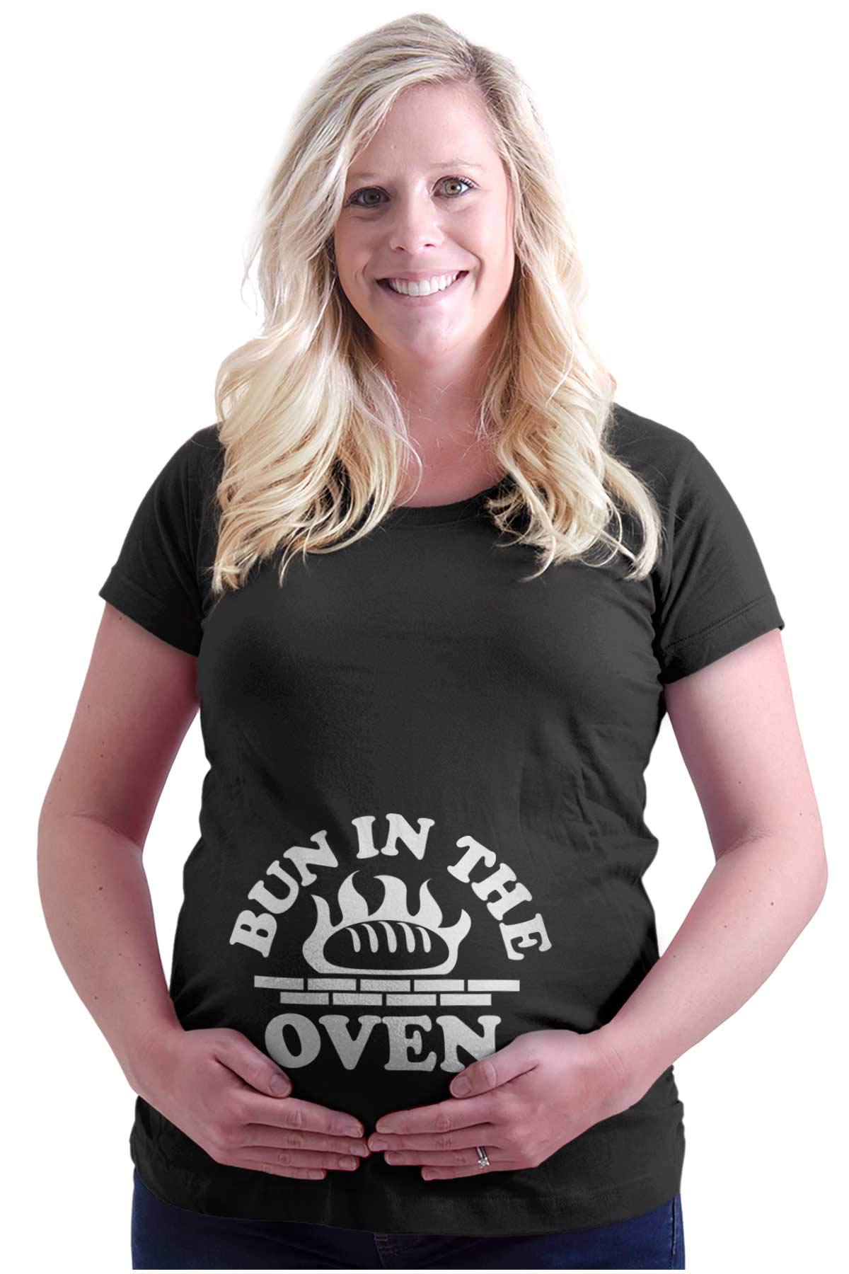 Funny Maternity T-Shirt for Women - 'Bun in The Oven' Pregnancy Tee - Comfortable & Stylish Prenatal Shirt for Expecting Moms - Perfect for Baby Showers, Pregnancy Announcements & Maternity Photos