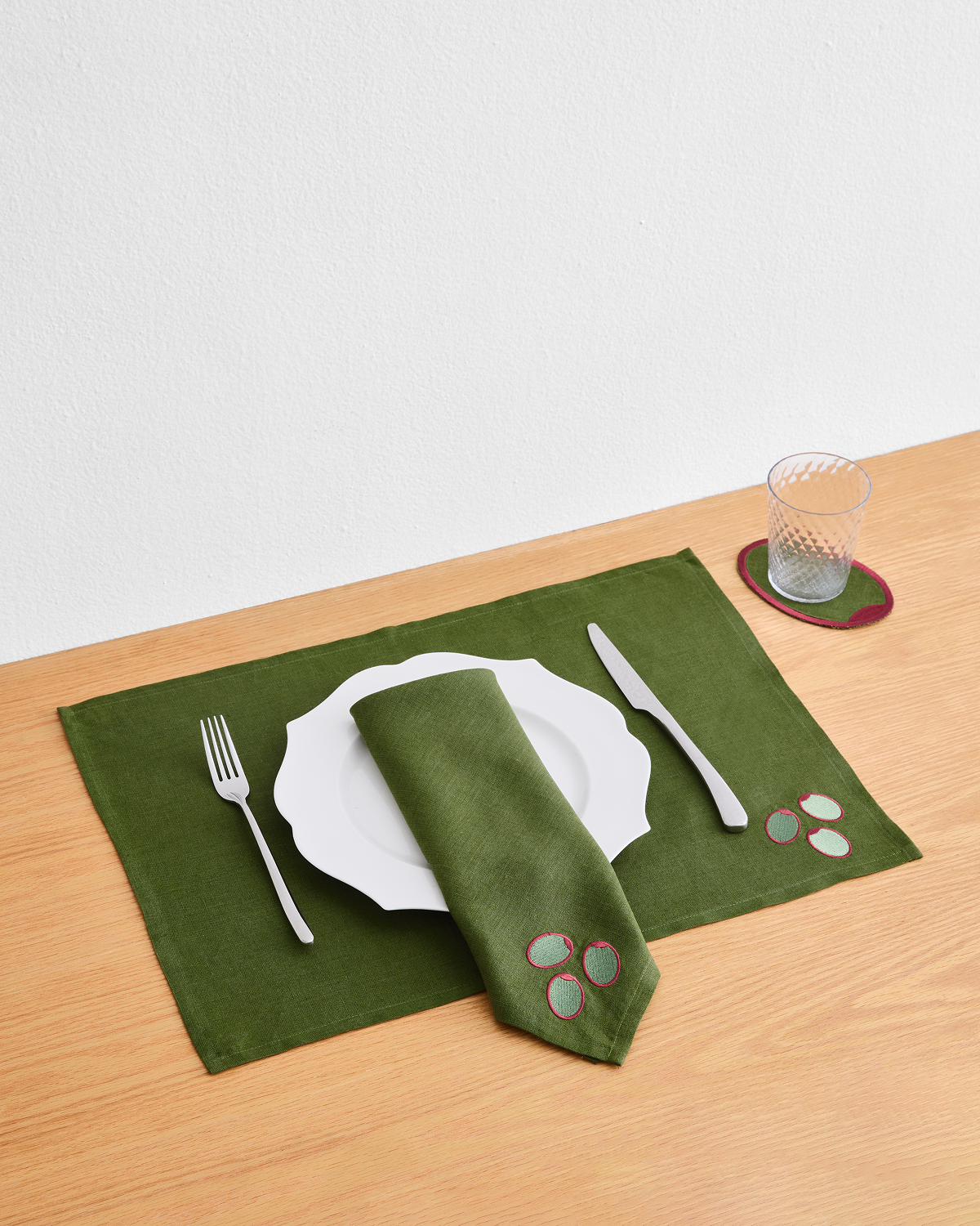 Premium Les Fruits Olive Napkins Set of 4 - 100% Cotton Decorative Table Napkins for Dinner Parties, Kitchen & Home Decor - Elegant Olive Pattern Design