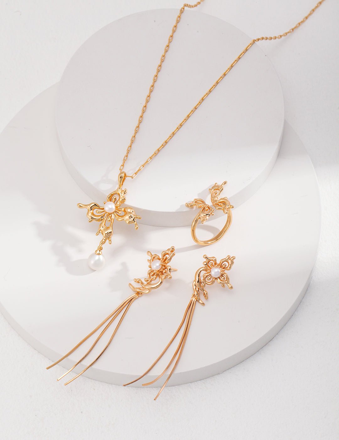 Elegant Hollow Butterfly Pearl Pendant Necklace for Women - Perfect for Weddings, Parties & Special Occasions