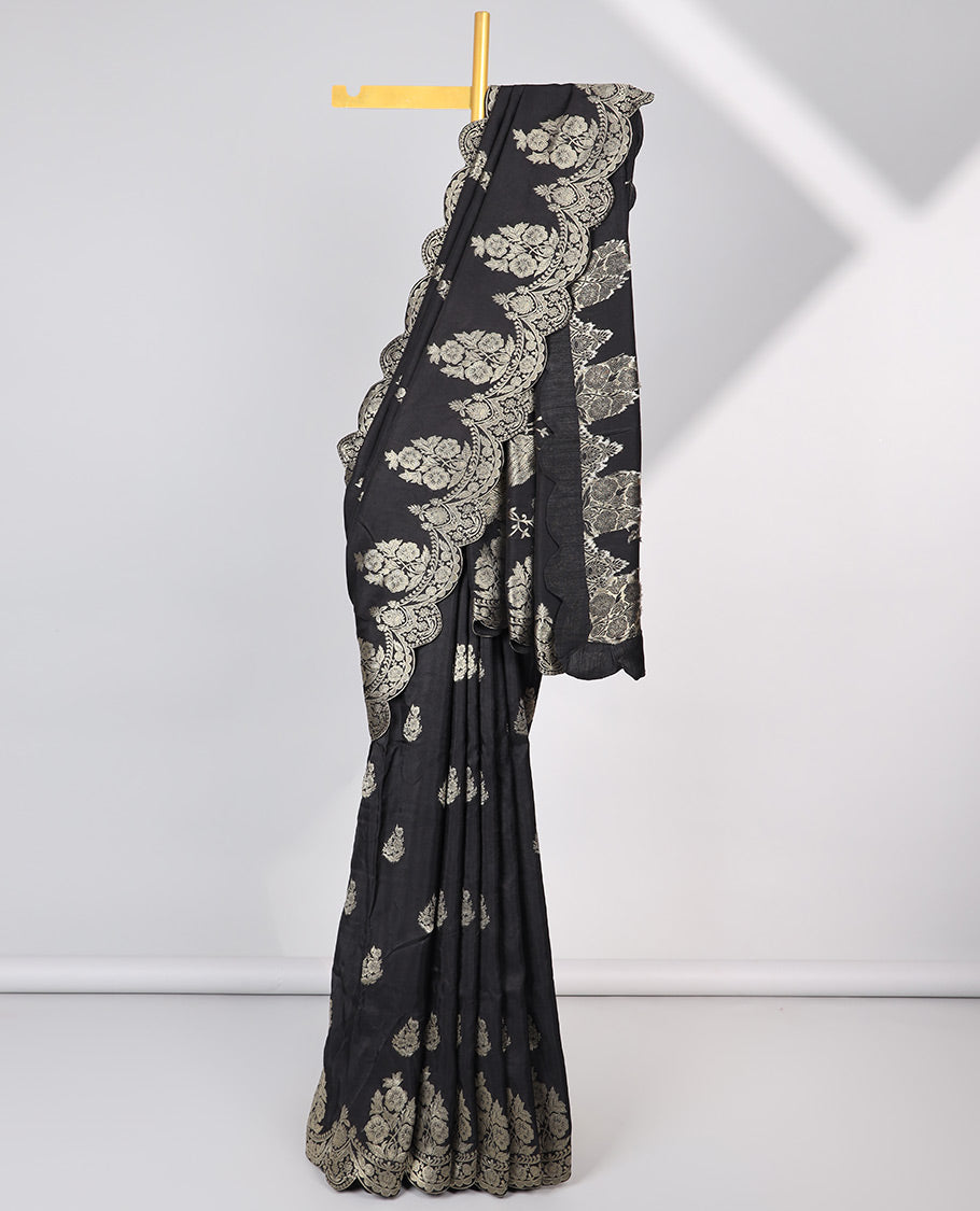 Elegant Black Floral Semi Banaras Dola Silk Saree with Scallop Border & Peacock Design Pallu – Perfect for Weddings, Parties, and Festive Occasions