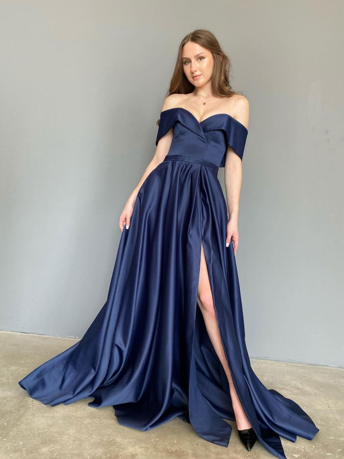 Elegant Blue Sweetheart Off-Shoulder Satin Prom Dress | Formal Graduation Party Gown | Perfect for Homecoming, Quinceañera & Evening Events