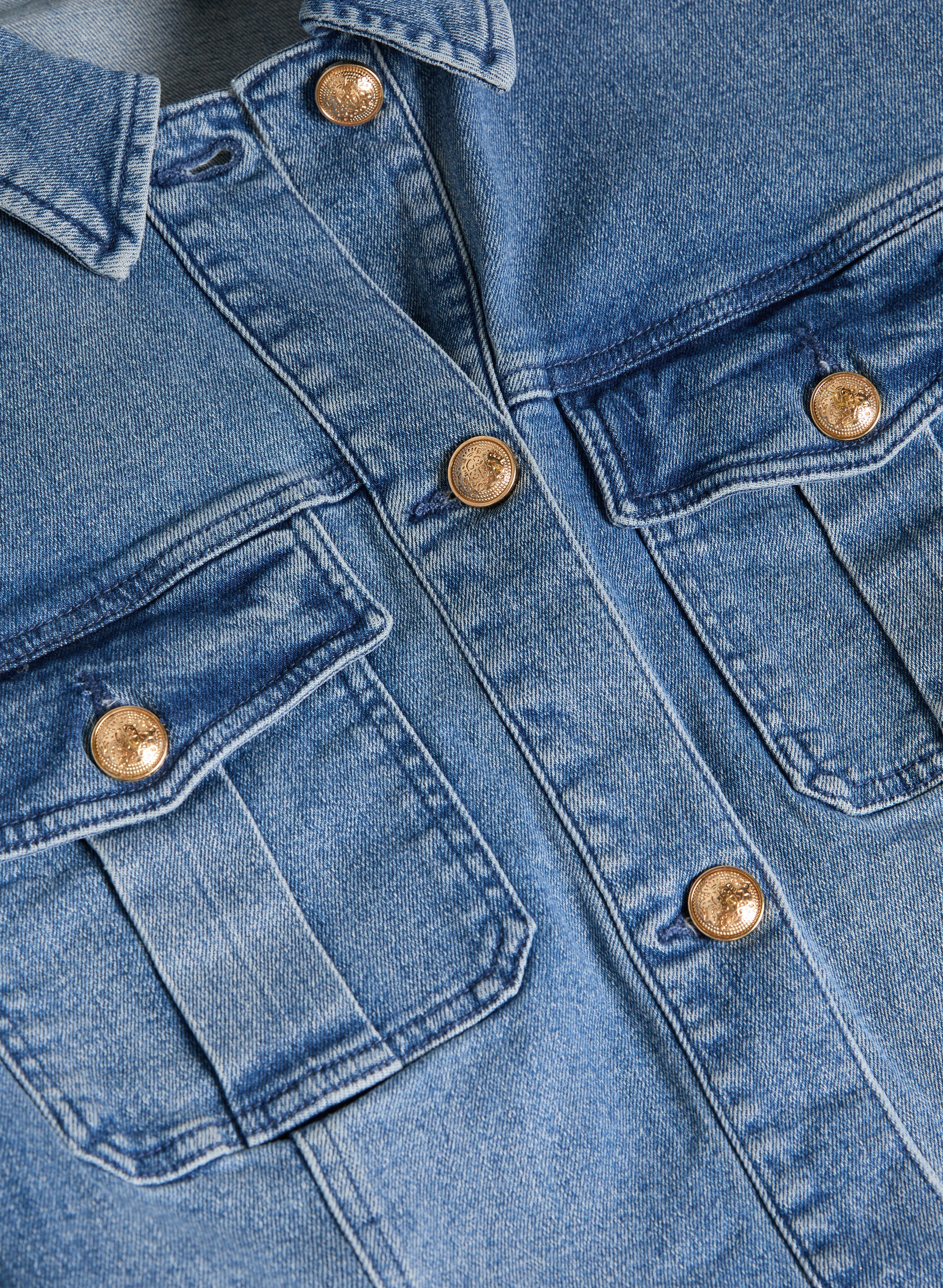 Stylish Denim Button Down Jacket for Men & Women - Casual & Layered Outfits - Perfect for Fall & Spring Fashion