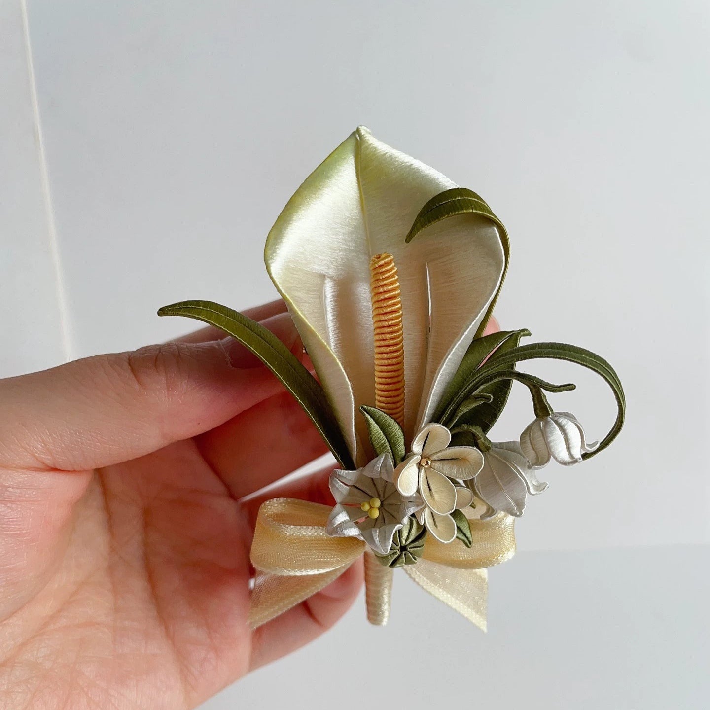 Custom Calla Lily Silk Corsage - Elegant Floral Boutonniere for Weddings, Prom & Special Events | Handmade Chanhua Silk Flower