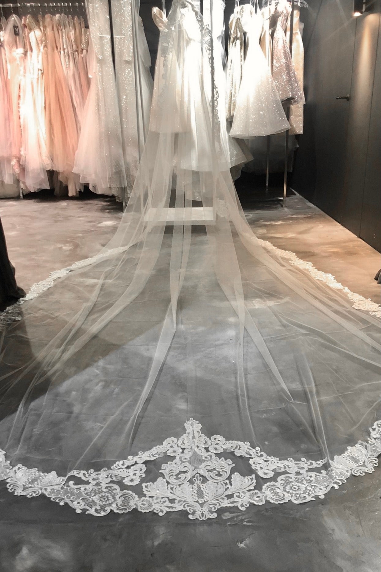 Elegant Wedding Veil by Elmis – Perfect for Bridal Ceremonies, Photos & Special Occasions