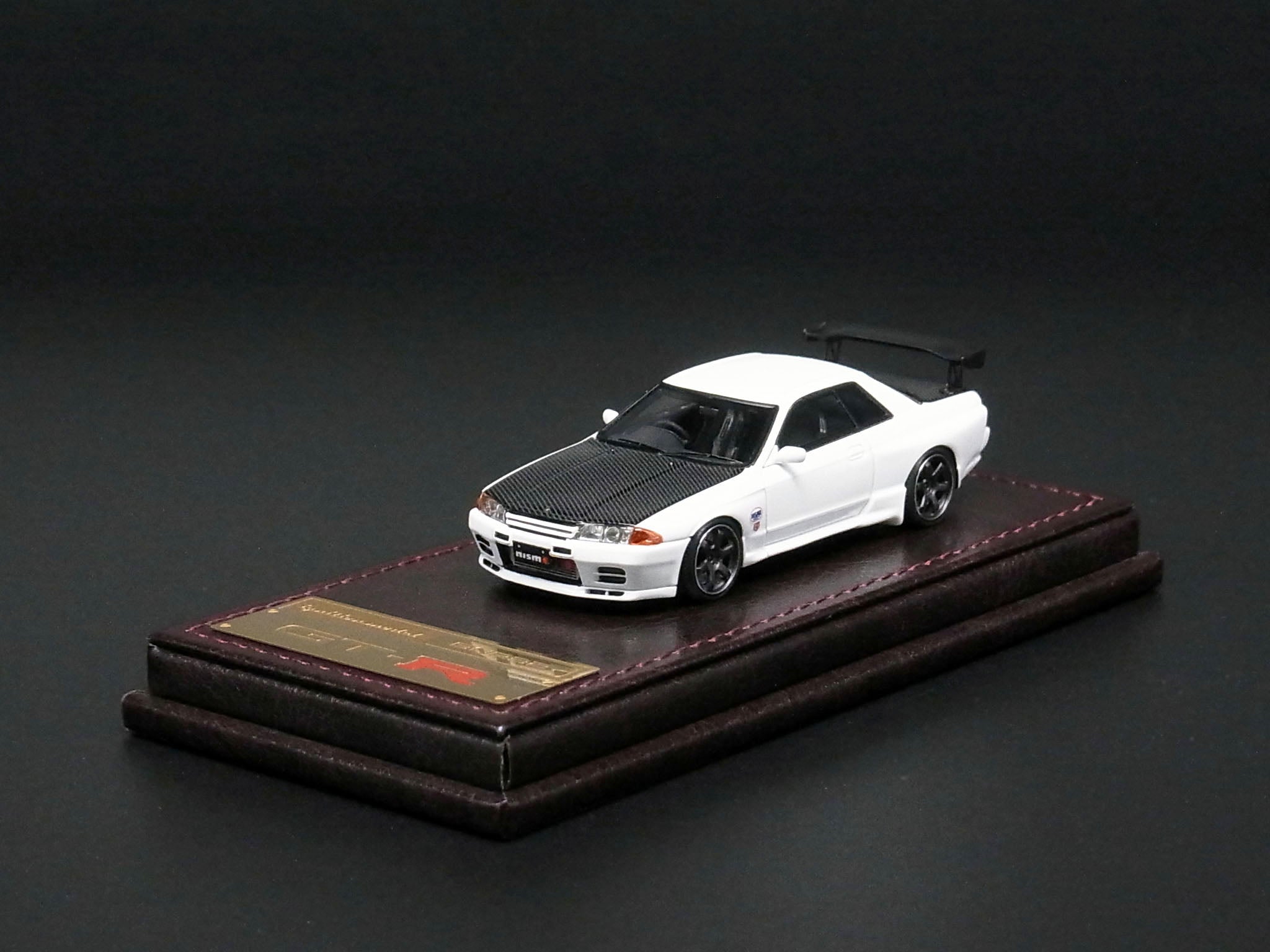 1:64 Scale Nissan Skyline GT-R (R32) Nismo White Diecast Model Car - Perfect for Collectors, Display & Racing Enthusiasts
