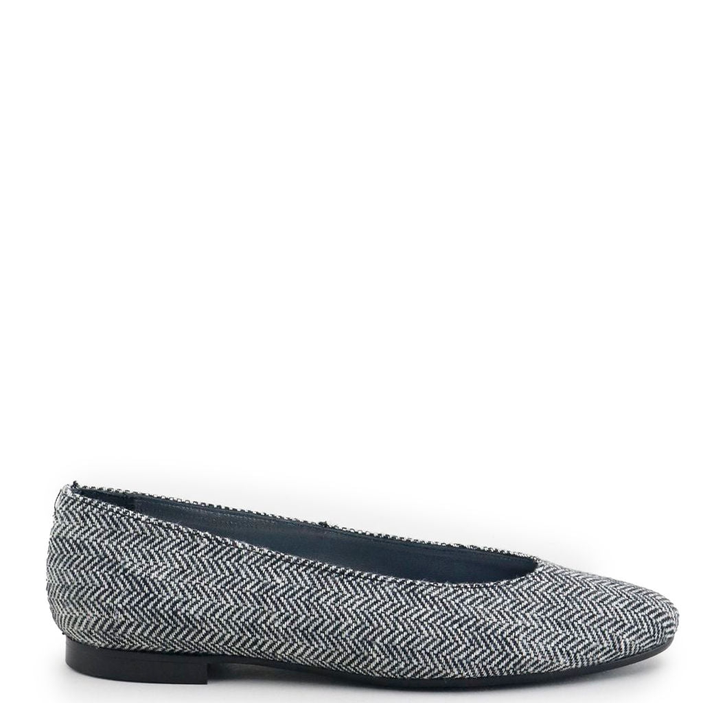 Black and White Herringbone V Flat Sandals for Women - Trendy Slip-On Loafers for Casual Outfits, Office Wear & Summer Fashion