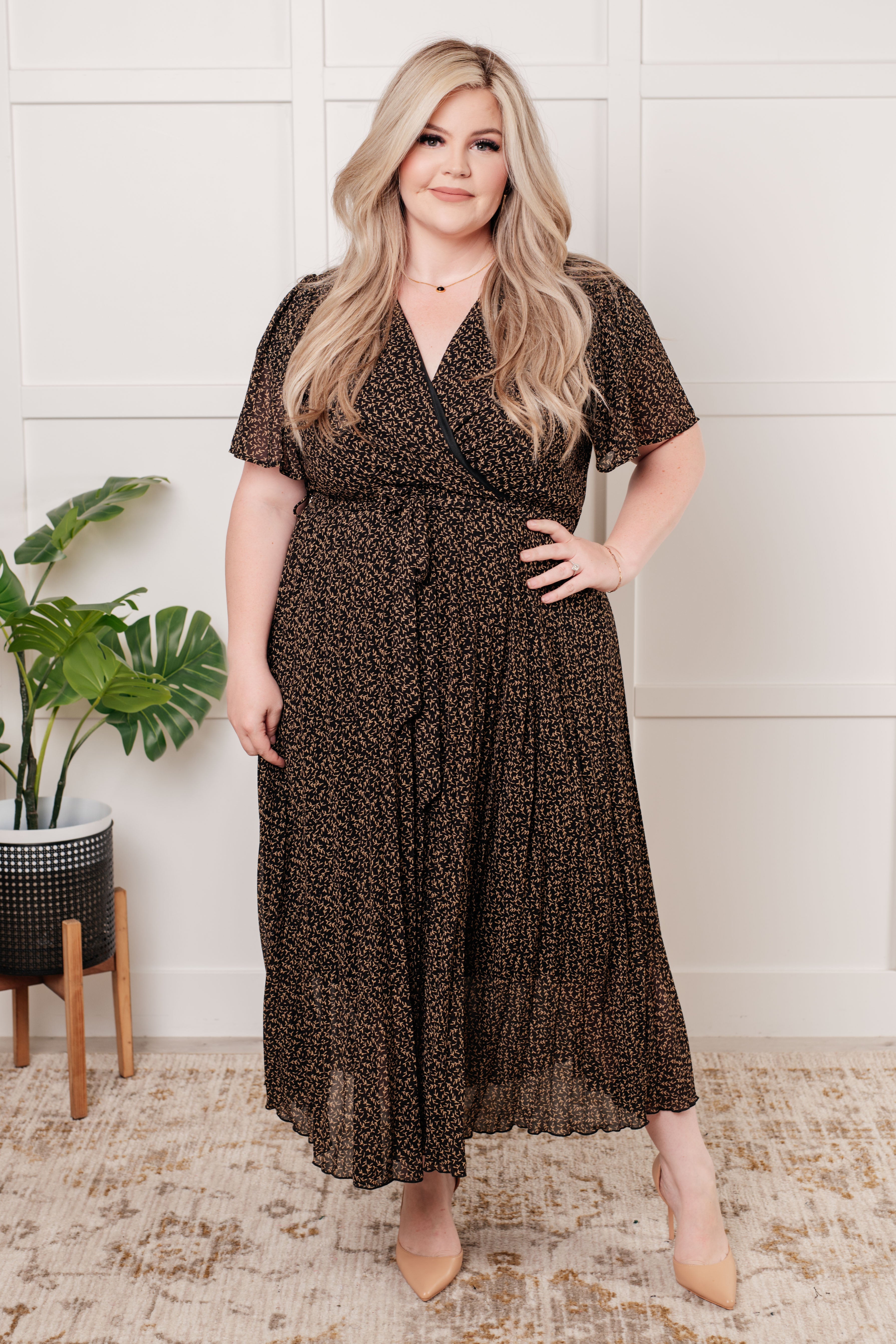 Elegant Surplice Neckline Dress for Women - Chic & Flattering Party & Evening Wear