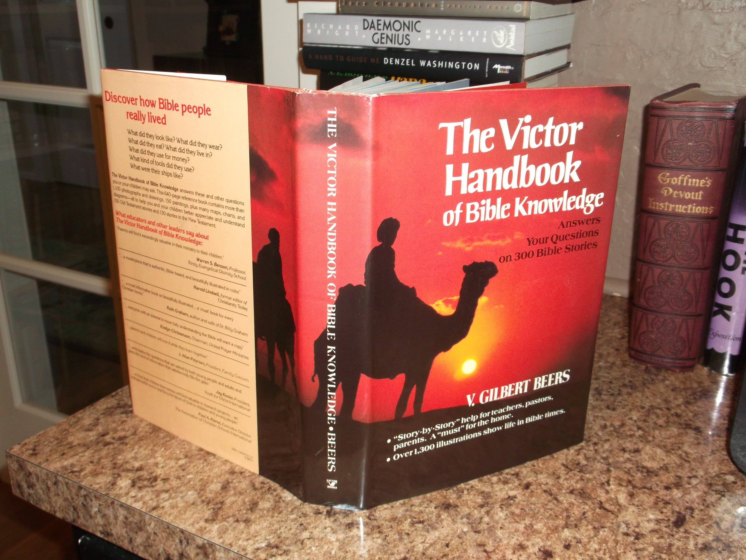 The Victor Handbook of Bible Knowledge: Answers to 300 Bible Stories - Perfect for Bible Study, Sunday School & Christian Education