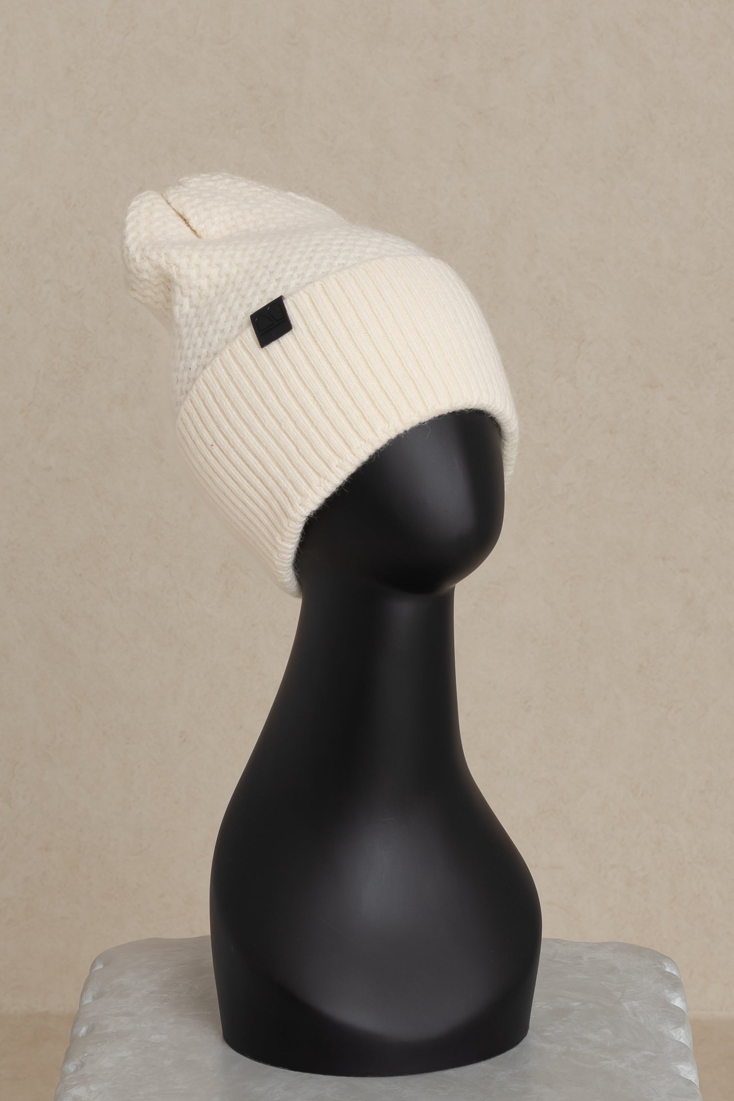 Stylish Cream Mixed Knit Beanie - Warm Winter Hat for Men & Women - Perfect for Outdoor Activities, Skiing, and Cold Weather Fashion