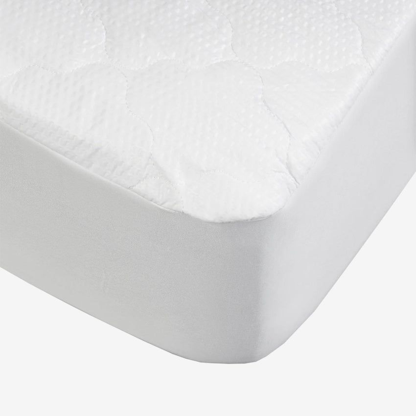 Dolce & Bianca Waterproof Breathable Mattress Protector - Hypoallergenic Bed Cover for Allergy Relief & Dust Mite Protection - Perfect for Bedroom, Guest Room & Dormitory Use