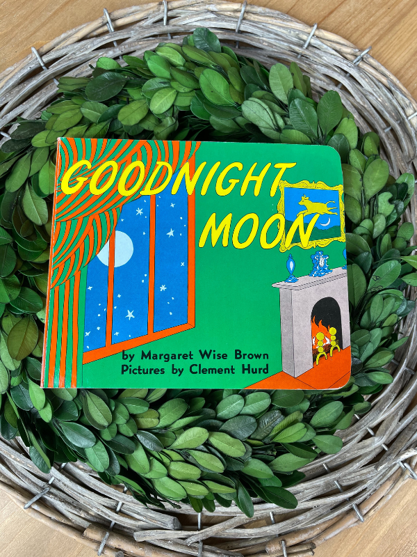 Goodnight Moon - Classic Children's Bedtime Story Book for Kids | Perfect for Bedtime Reading, Nursery Decor & Baby Shower Gifts