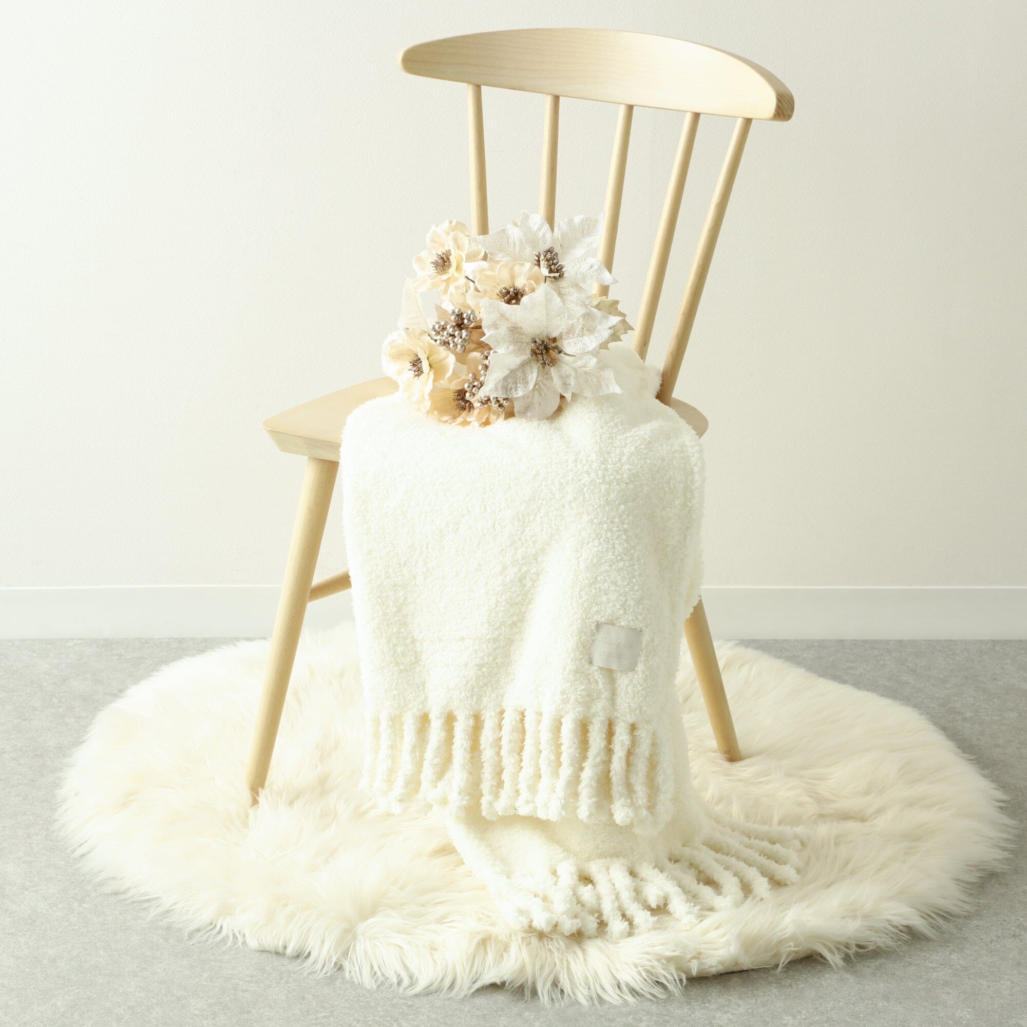 Godis White Throw Blanket - 1500x800mm Soft Ivory Knee Blanket for Sofa, Bed & Travel - Cozy & Warm Home Decor