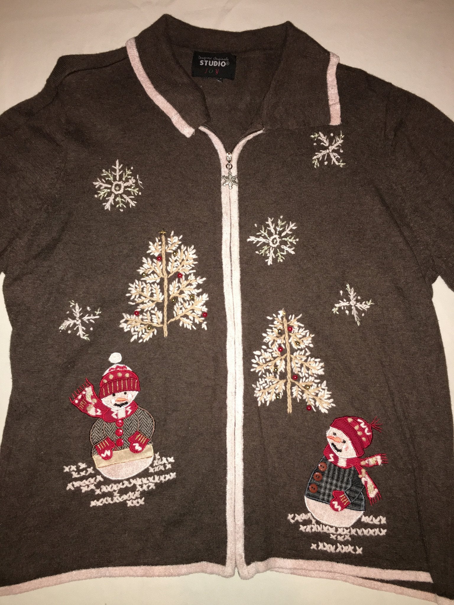 Brown Christmas Sweater 1663 - Cozy Holiday Knitwear for Festive Parties & Family Gatherings