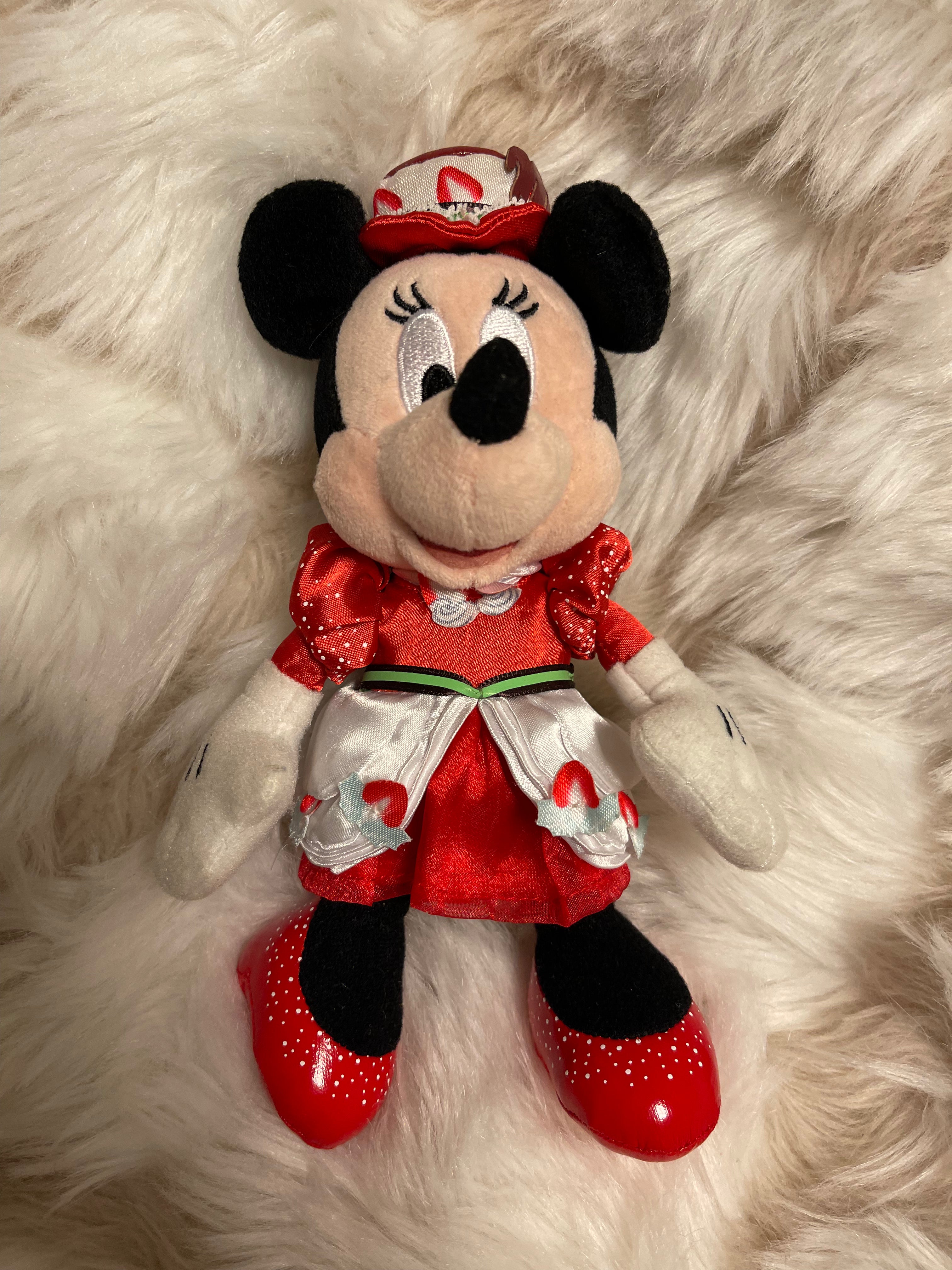 Tokyo Disney Minnie Mouse Keychain Badge - Cute Collectible Souvenir for Bags, Backpacks & Gifts | Disney Park Merchandise & Travel Accessories