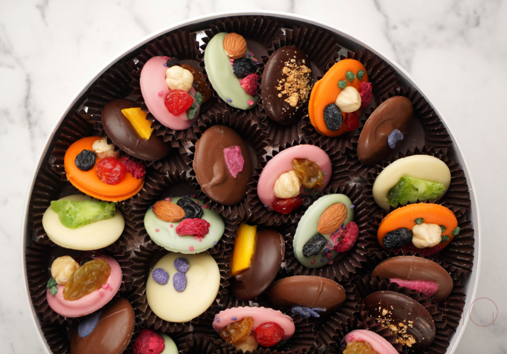 Handmade Chocolate Gift Box for Valentine's Day - Premium Dark & Milk Chocolate Assortment - Romantic Anniversary Birthday Present for Her/Him - Perfect for Date Night, Wedding Favors & Special Occasions