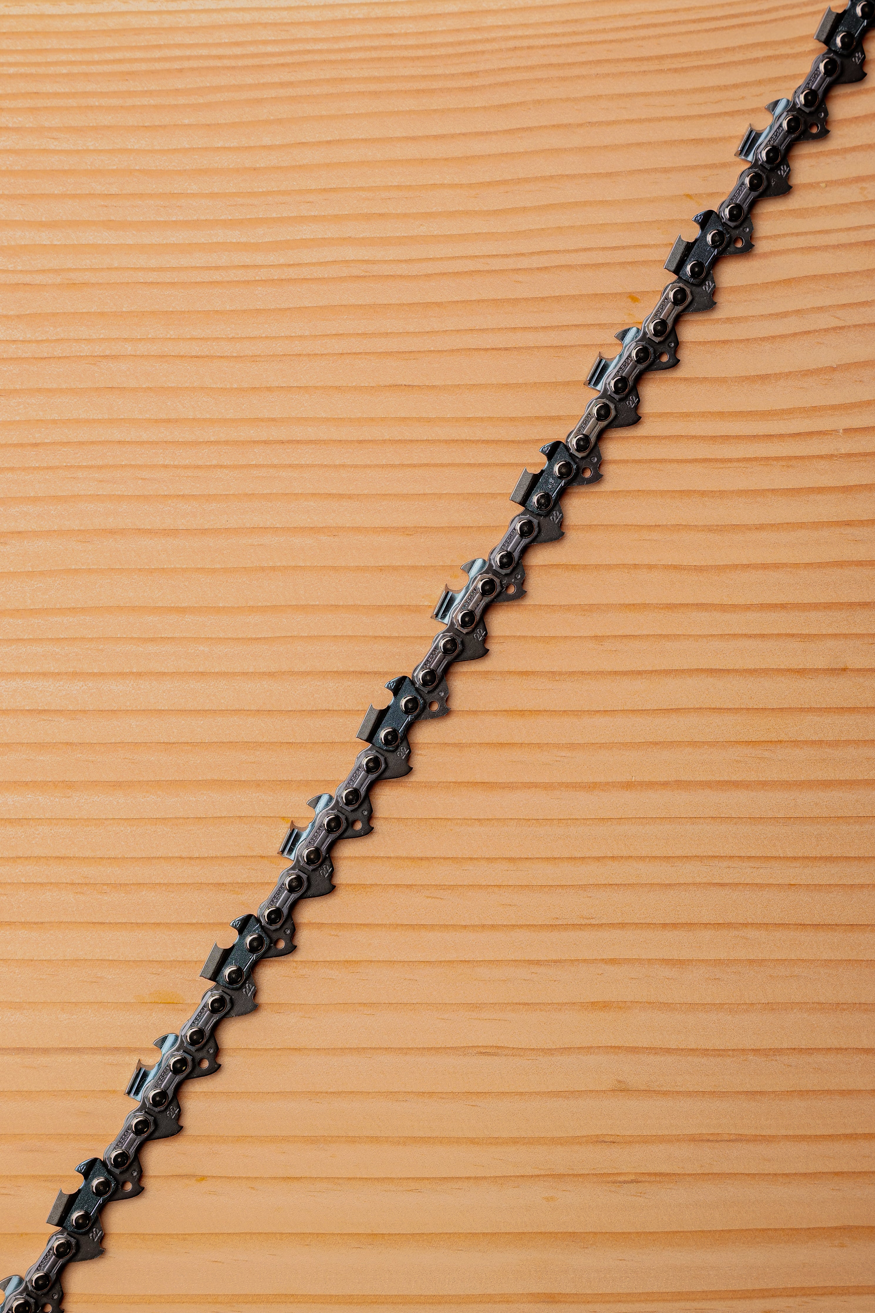 OREGON 22LGX (.325 X .063) Round Chisel Full Comp Chainsaw Chain - Premium Cutting Performance for Woodworking & Forestry
