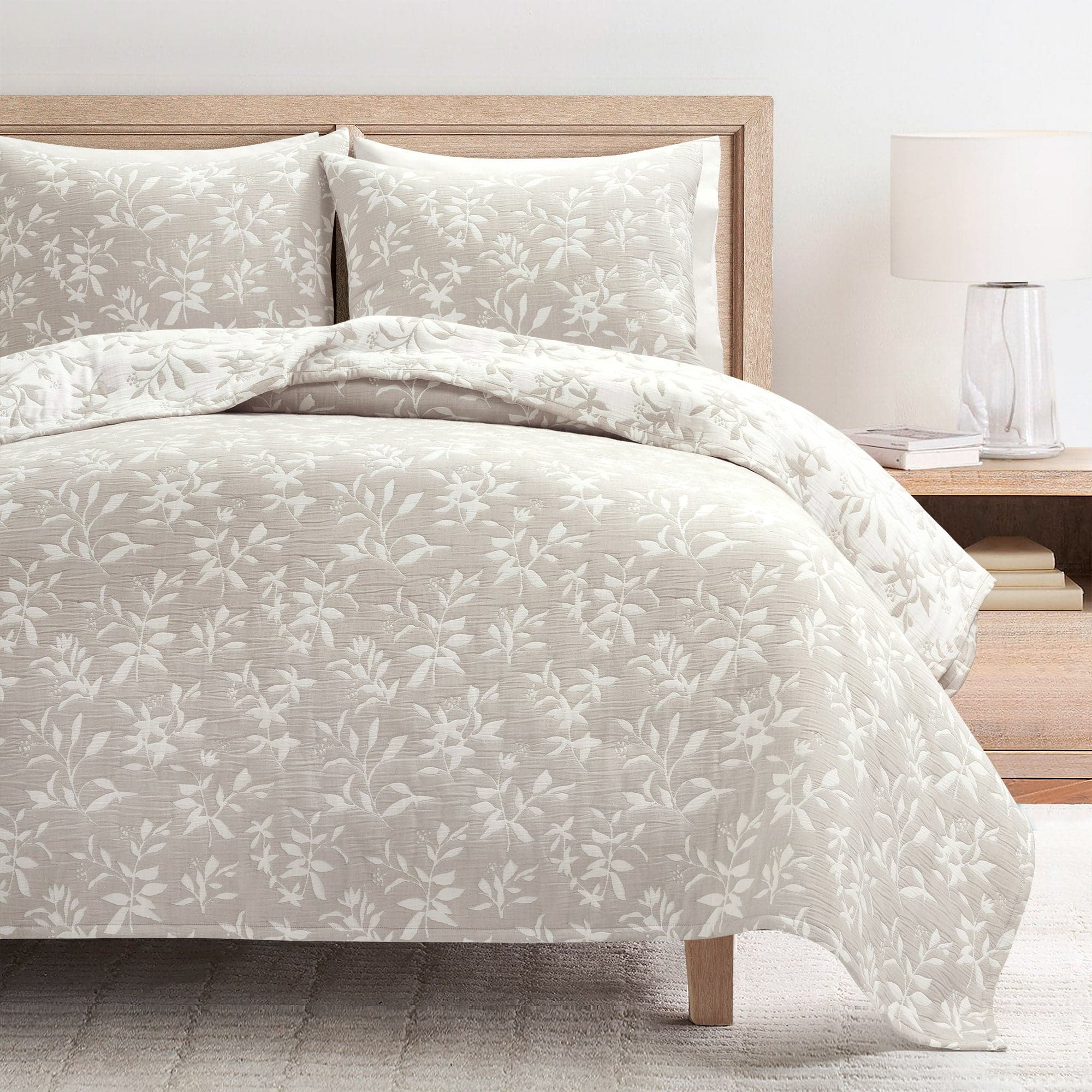 Floral Jacquard Reversible Soft Matelassé 3-Piece Quilt Set - Queen Size Bedding for Cozy Bedroom Decor