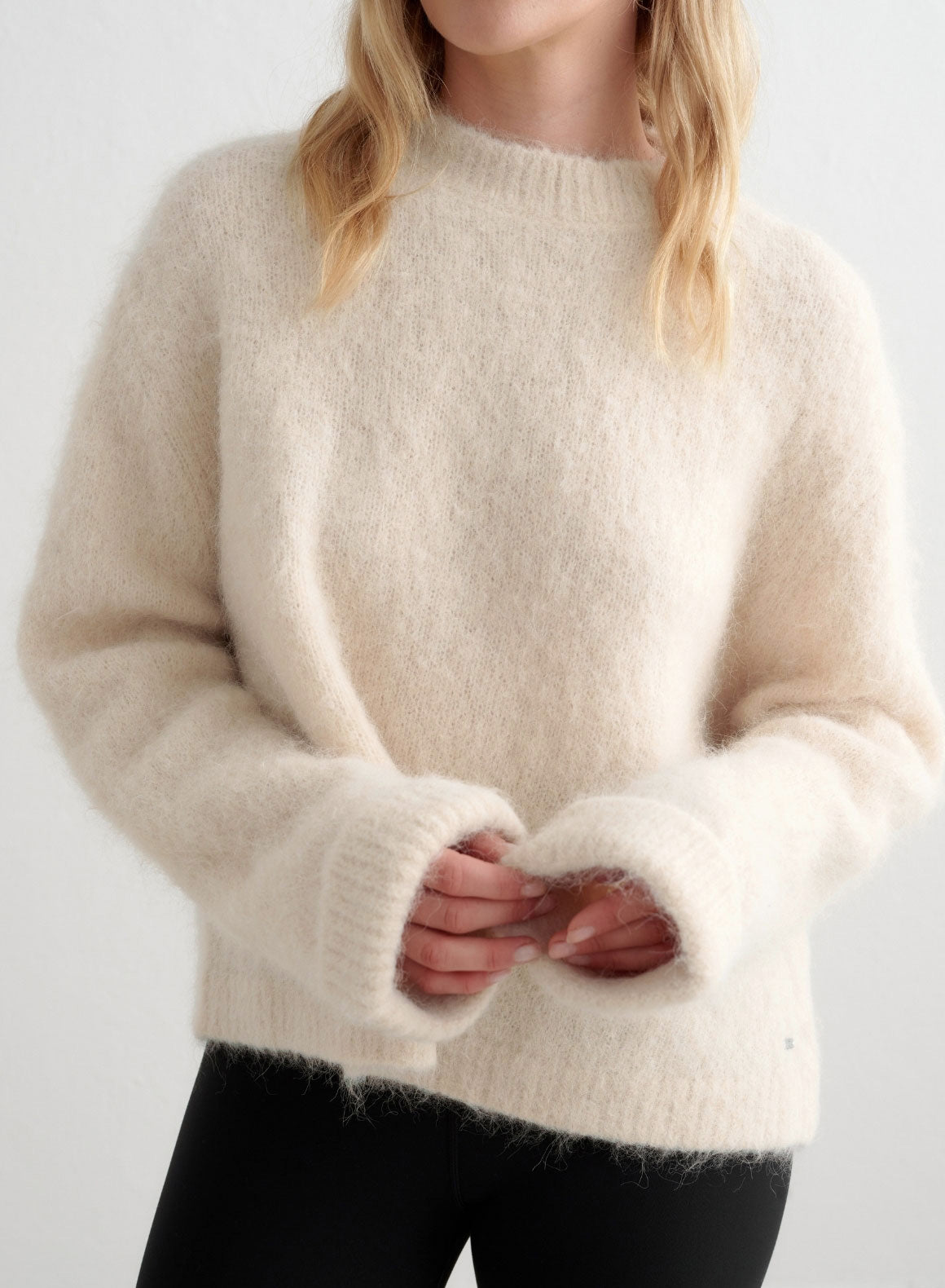 Cozy Café Au Lait Alpaca Knit Sweater for Women - Soft Winter Pullover for Casual Outings & Coffee Dates