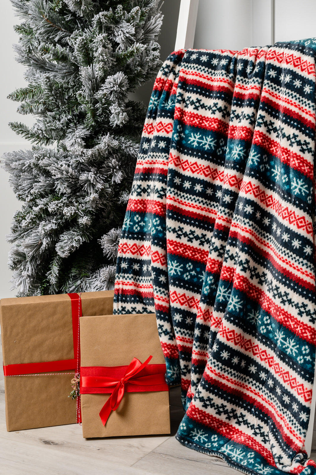 Cozy Holiday Fleece Blanket - Soft Sweater Knit Design for Christmas, Winter & Home Decor | Perfect for Gifts, Couches, Beds & Fireplace Snuggling