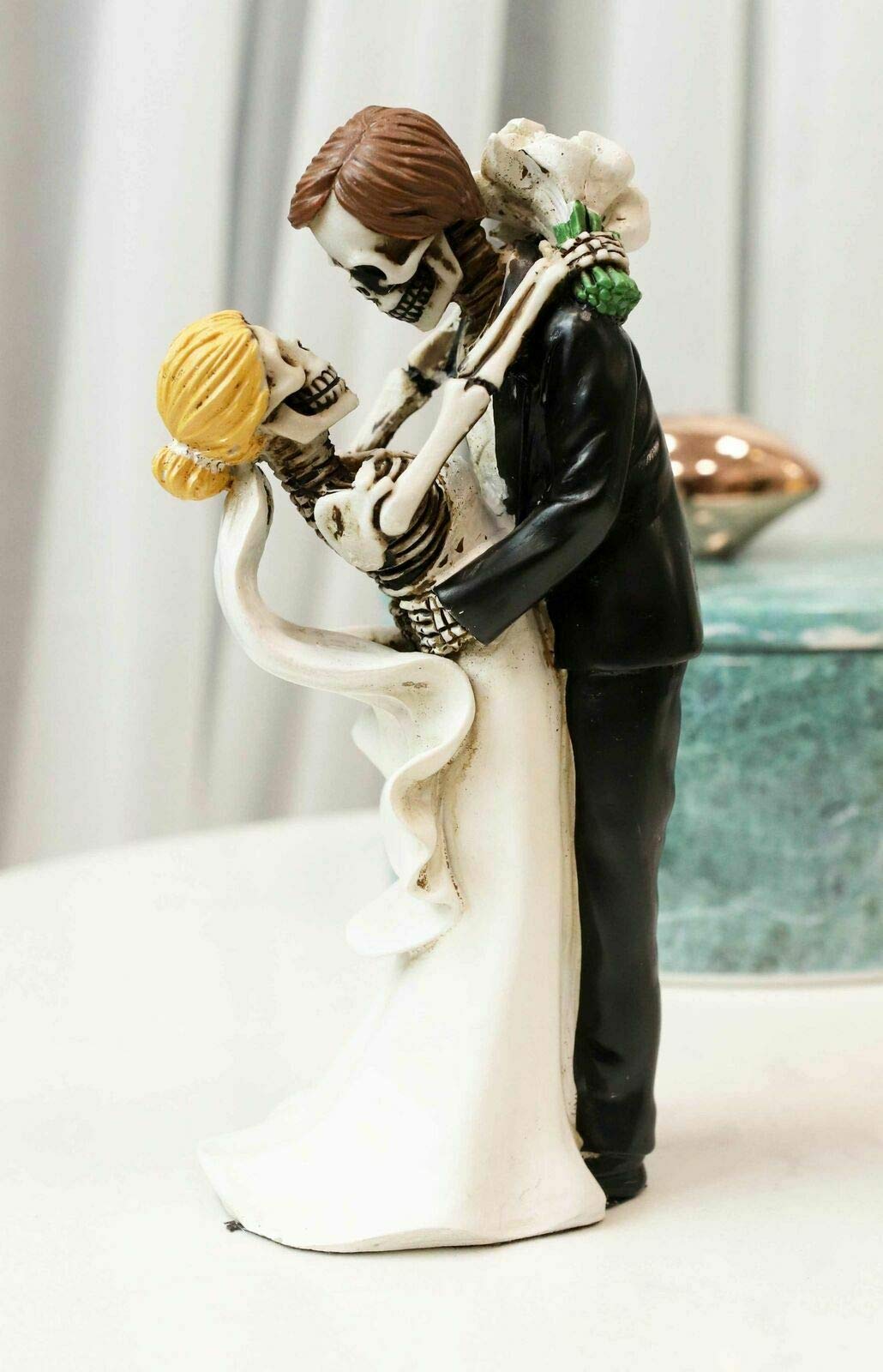 Day of The Dead Wedding Dance Skeletons Groom and Bride Figurine - Mexican Sugar Skull Home Decor for Halloween, Dia de Muertos Celebration & Gothic Wedding Centerpiece