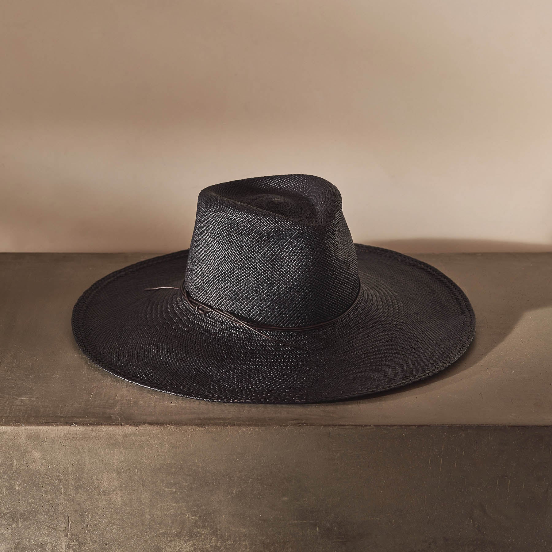 Premium Cove Hat in Black - Stylish & Comfortable Sun Protection for Outdoor Activities, Beach, and Travel