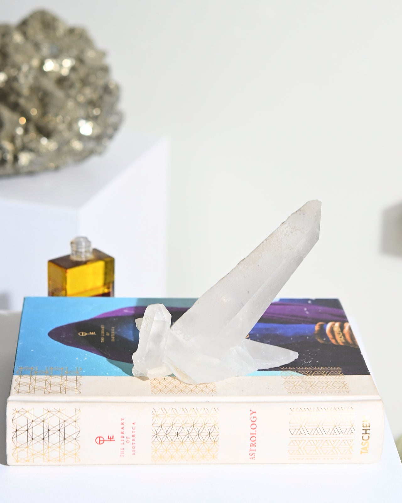Natural Peruvian Quartz Crystal Cluster - Healing Stones for Meditation, Reiki & Energy Cleansing | Spiritual Decor, Home & Office Feng Shui