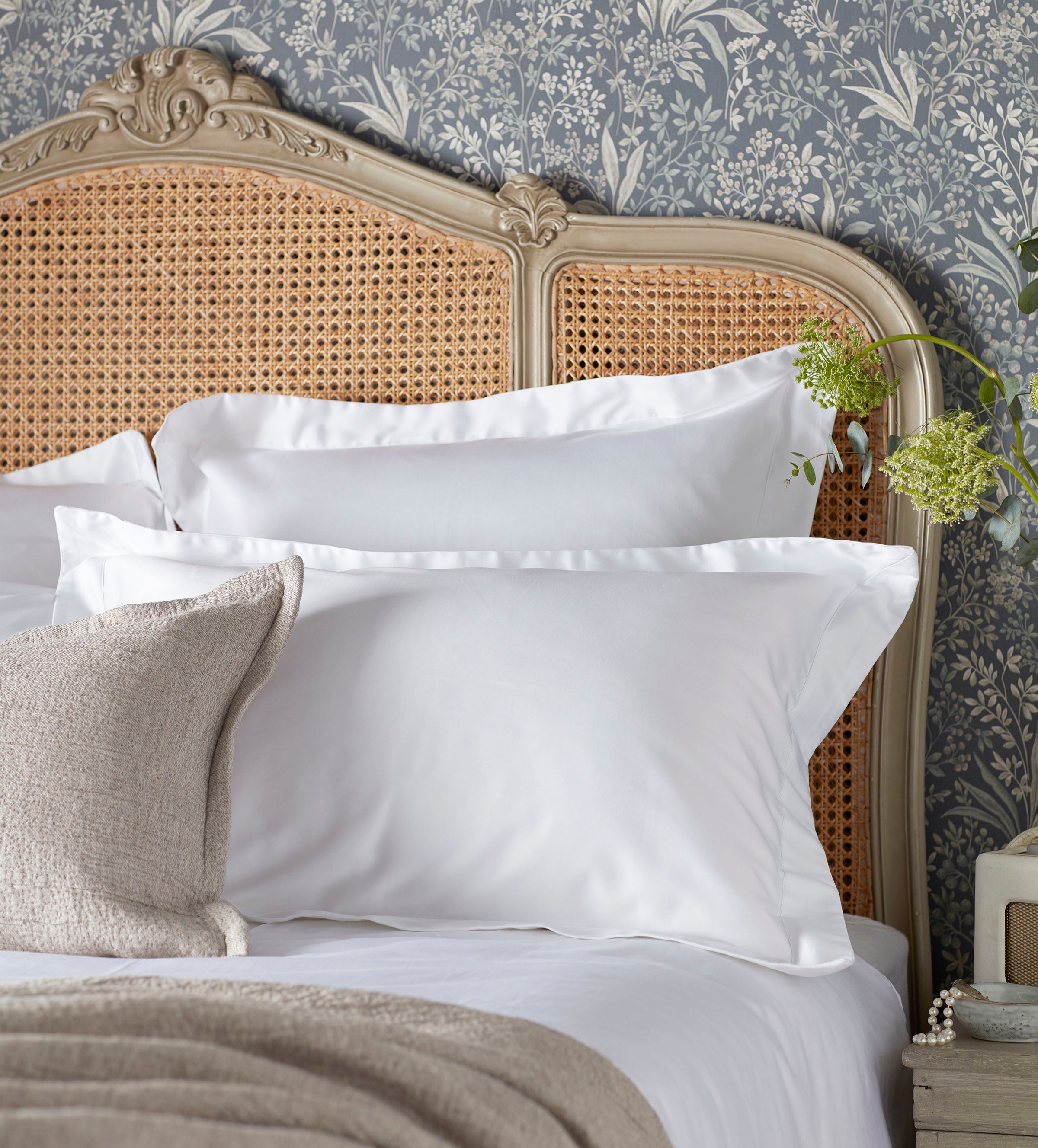 Premium 600 Thread Count 100% Cotton Oxford Pillowcase Set - White Luxury Bedding for Hotel & Home Decor - Soft Breathable Pillow Covers for Ultimate Comfort