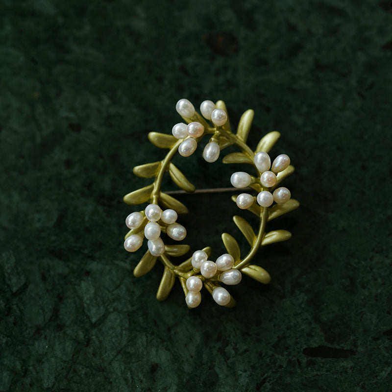 Elegant Peach Blossom Wreath Brooch Pin - Floral Fashion Accessory for Women, Bridal Bouquet, Wedding, Spring Outfits & Special Occasions