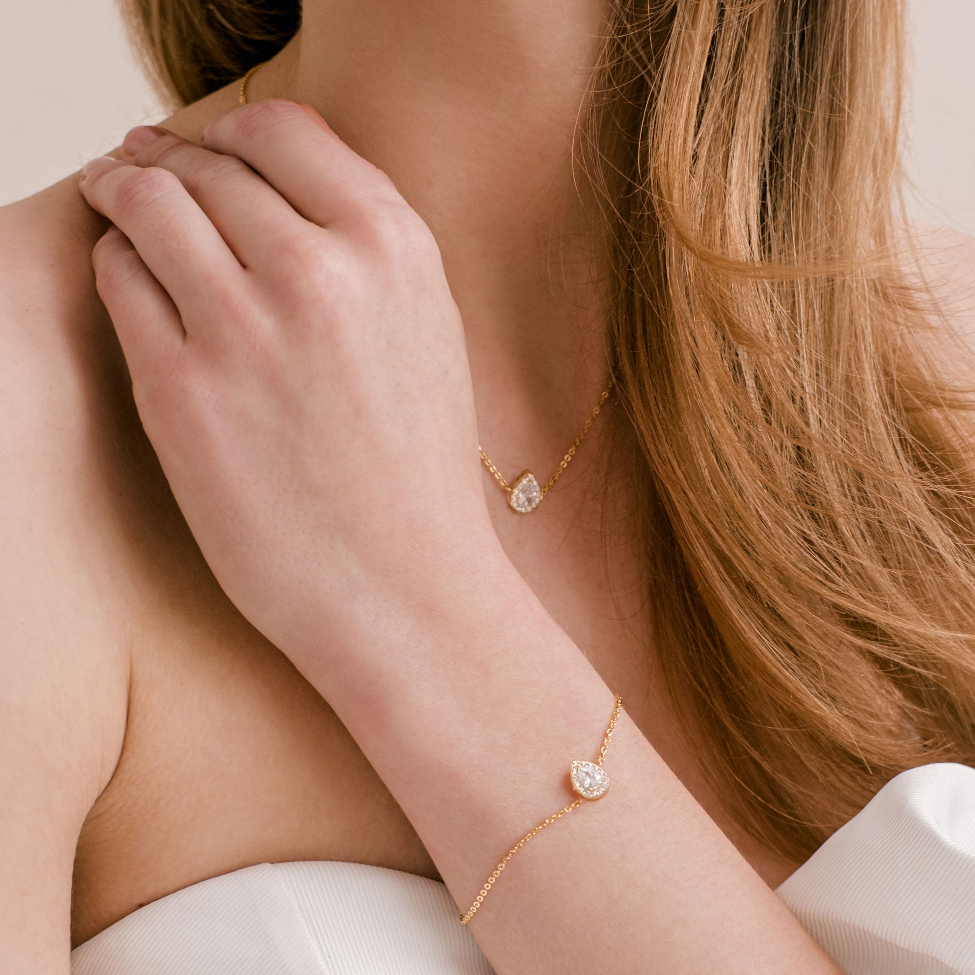 Minimalist Pear Zirconia Chain Necklace in Gold - Elegant & Timeless Jewelry for Women, Perfect for Everyday Wear, Parties & Special Occasions