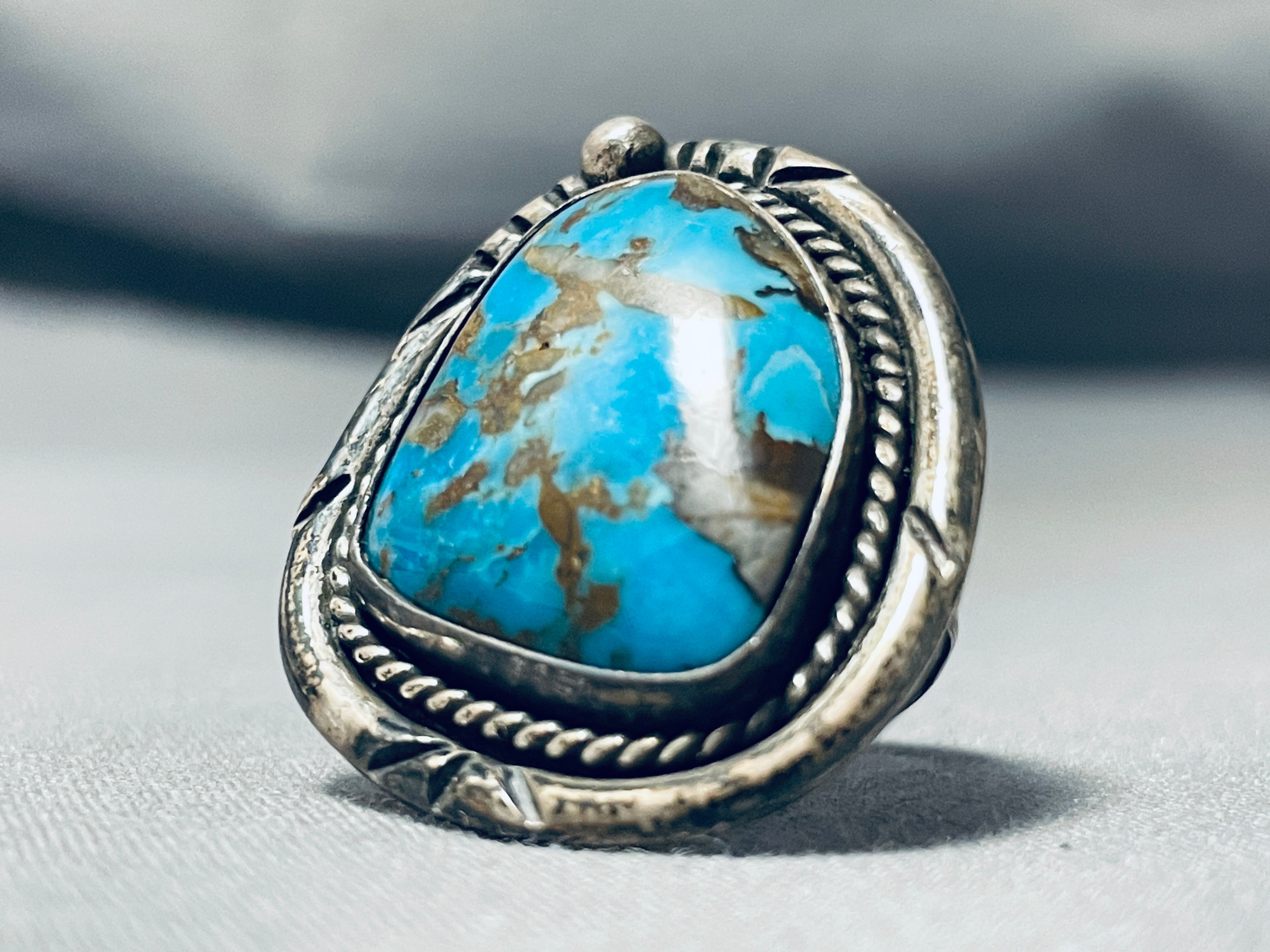 Vintage Native American Navajo Kingman Turquoise Sterling Silver Ring for Women – Handmade Southwest Jewelry for Boho Fashion & Gift Giving