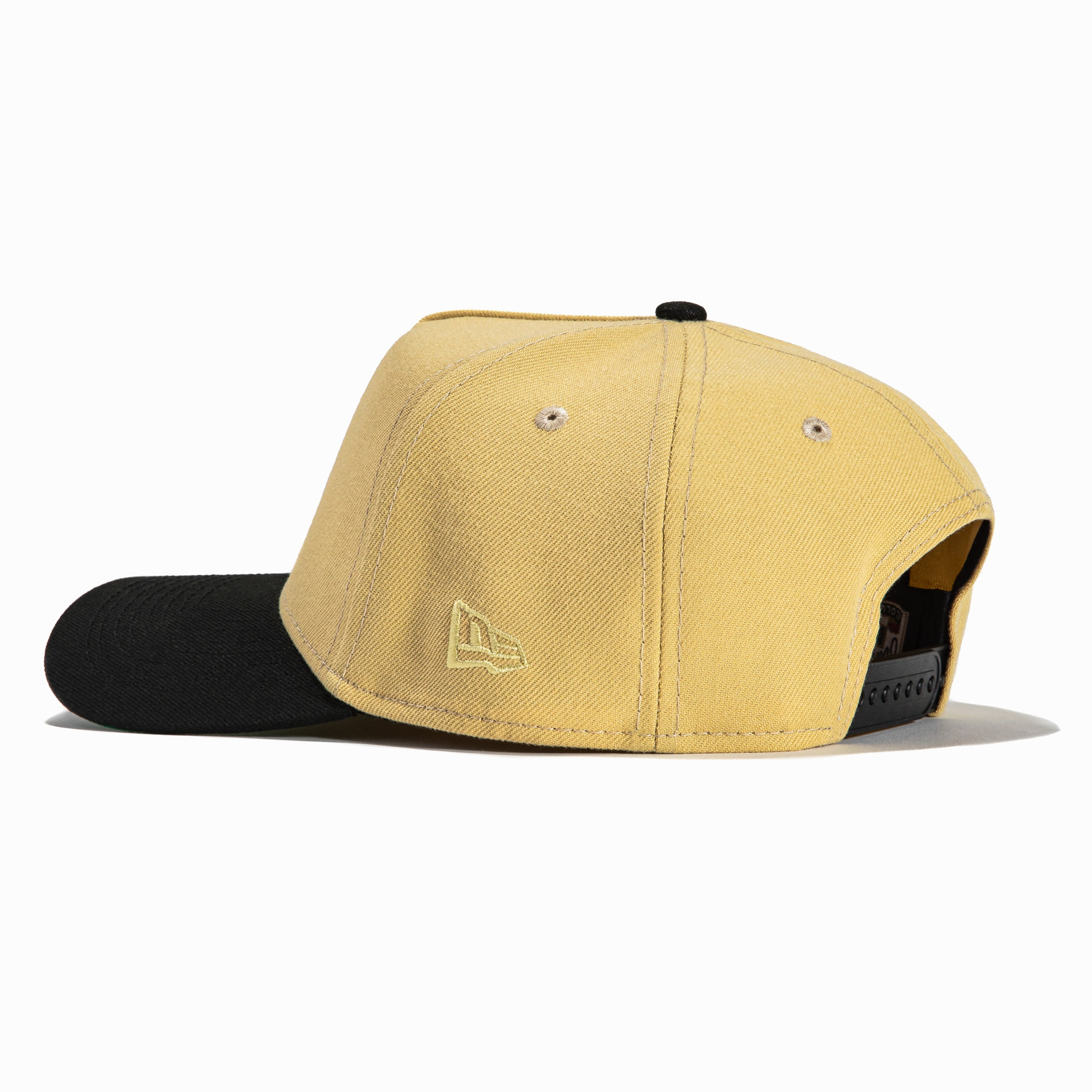 New Era 9Forty A-Frame New York Yankees 1998 World Series Patch Snapback Hat - Tan & Black - Perfect for Baseball Games, Sports Events & Streetwear Fashion
