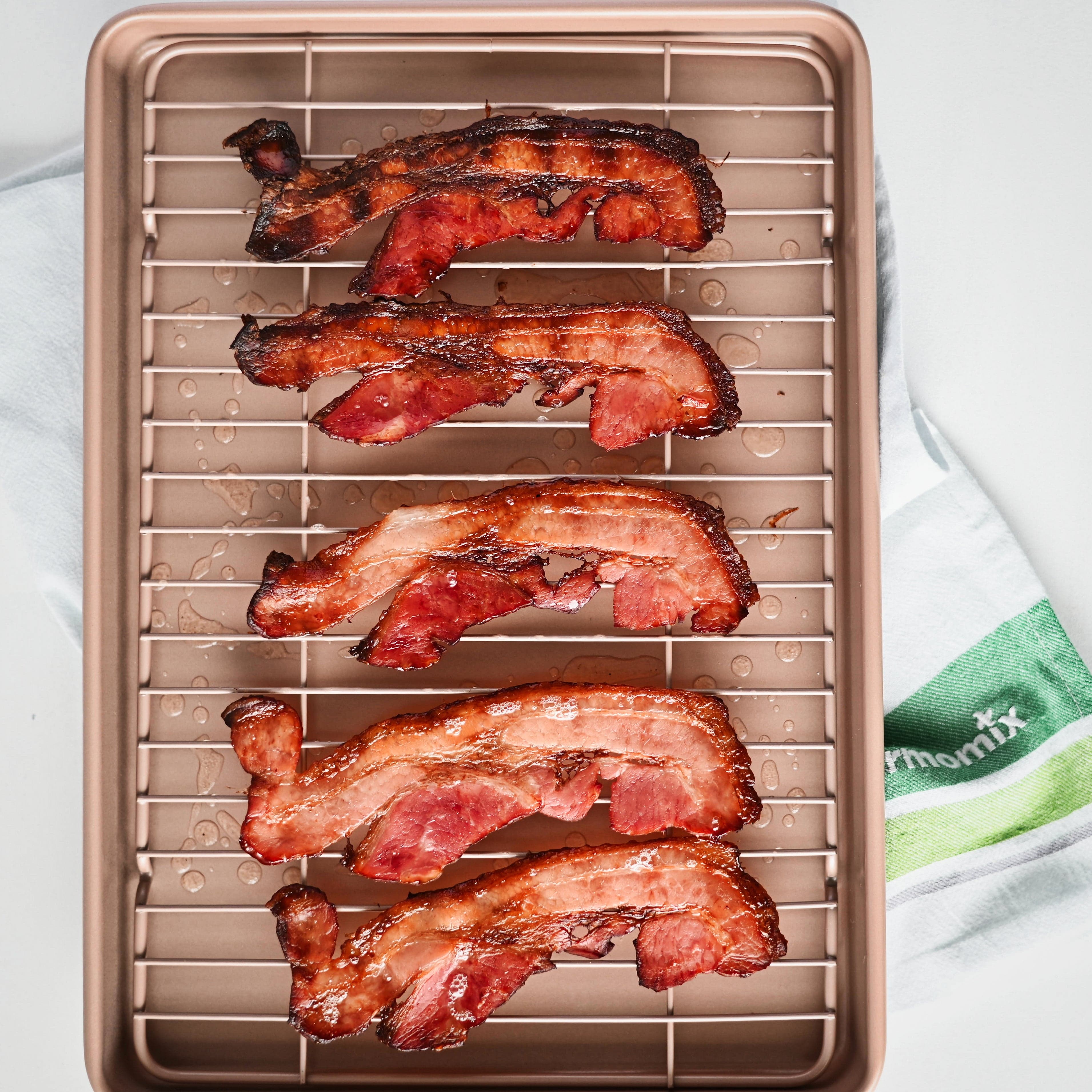 Stainless Steel Medium Oven Tray with Cooling Rack & Non-Stick Liner - Perfect for Baking, Roasting & Meal Prep in Home Kitchen