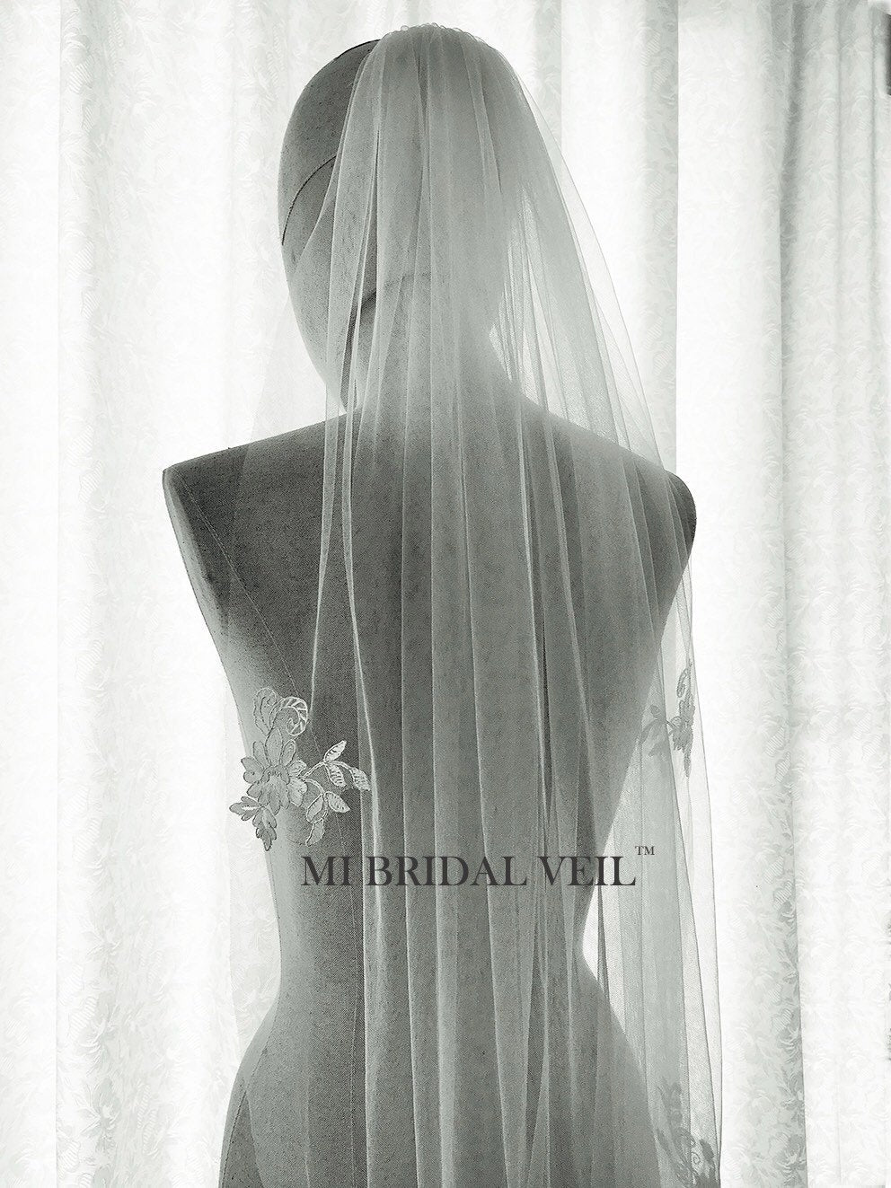 Elegant Silver Lace Applique Chapel Wedding Veil for Brides - Perfect for Church Ceremonies & Romantic Photos