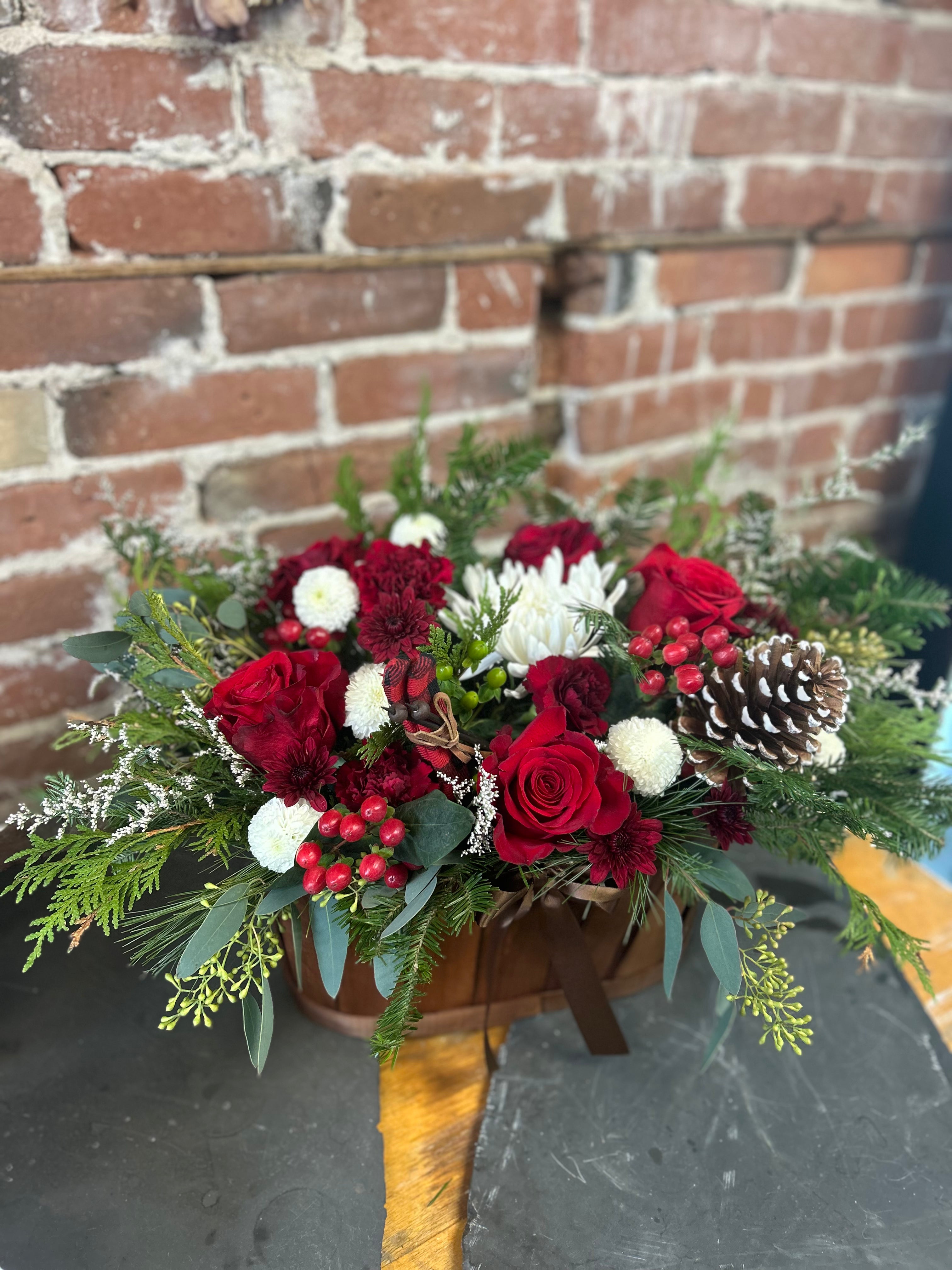 Snowy Slopes Centrepiece - Elegant Winter Table Decor for Holiday Parties & Cozy Cabin Dining | Perfect for Christmas, New Year & Ski Lodge Gatherings