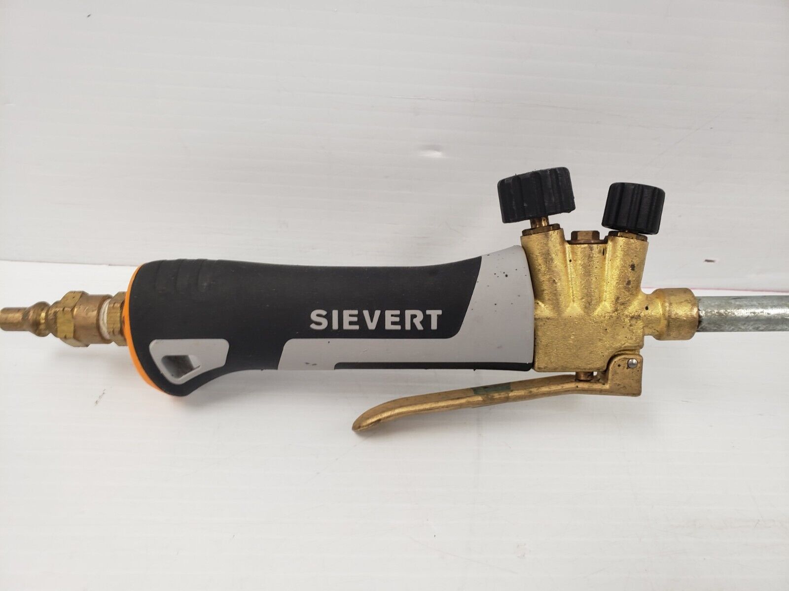 Sievert Professional Roofing Torch Kit - Propane Torch for Roofing, Soldering & DIY Projects - Heavy Duty Flame Torch for Asphalt Shingles, Bitumen & More - Perfect for Roof Repairs & Home Improvement
