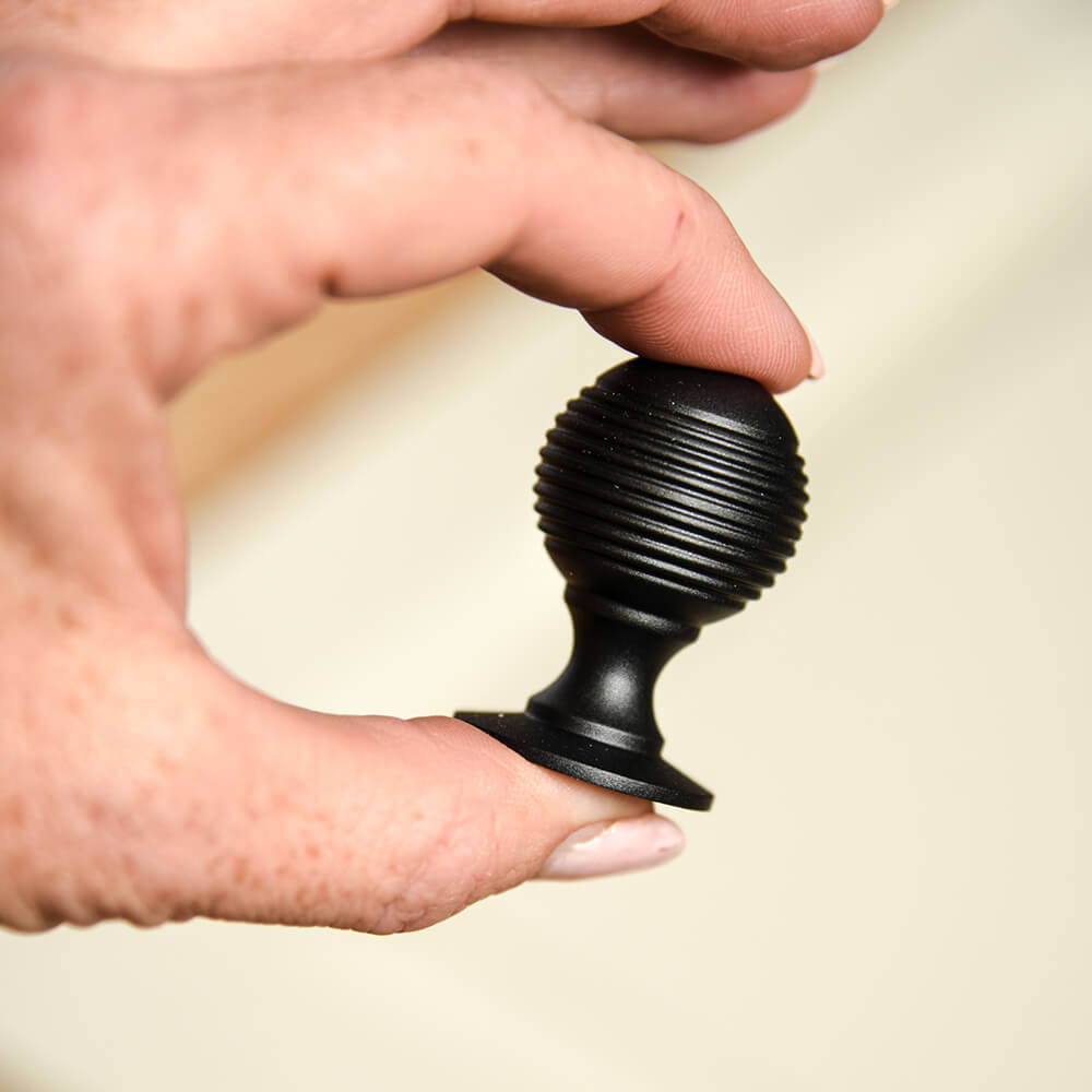 Zero Black Reeded Beehive Cabinet Knob - Vintage Style Hardware for Kitchen & Bathroom Cabinets - Perfect for Home Renovation & DIY Projects