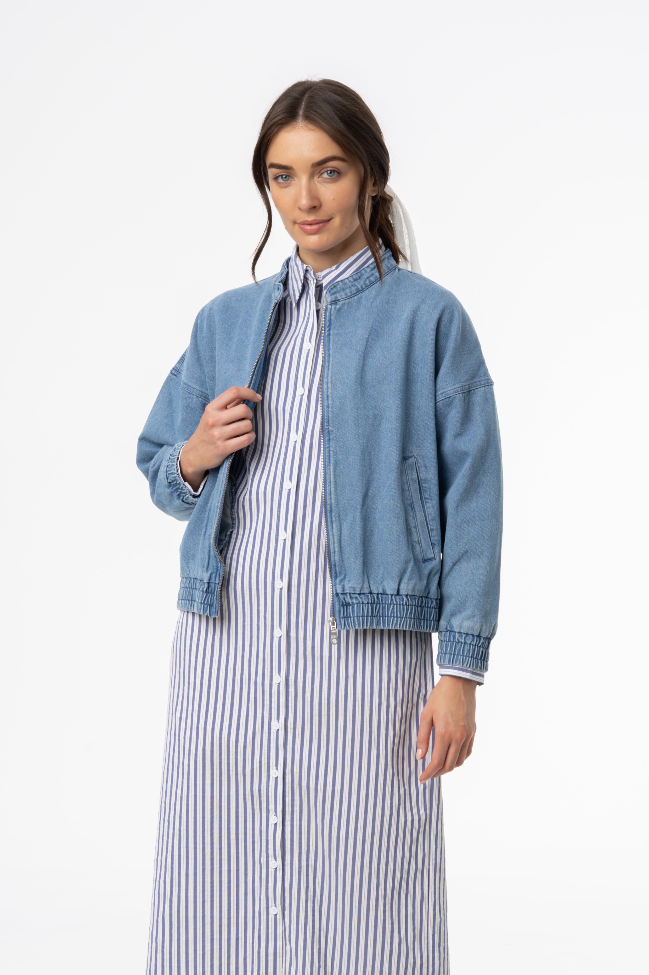 Stylish Blue Denim Oversized Jacket for Women - Trendy Loose Fit Denim Coat - Perfect for Casual Outings, Streetwear Fashion & Layering in Fall/Winter