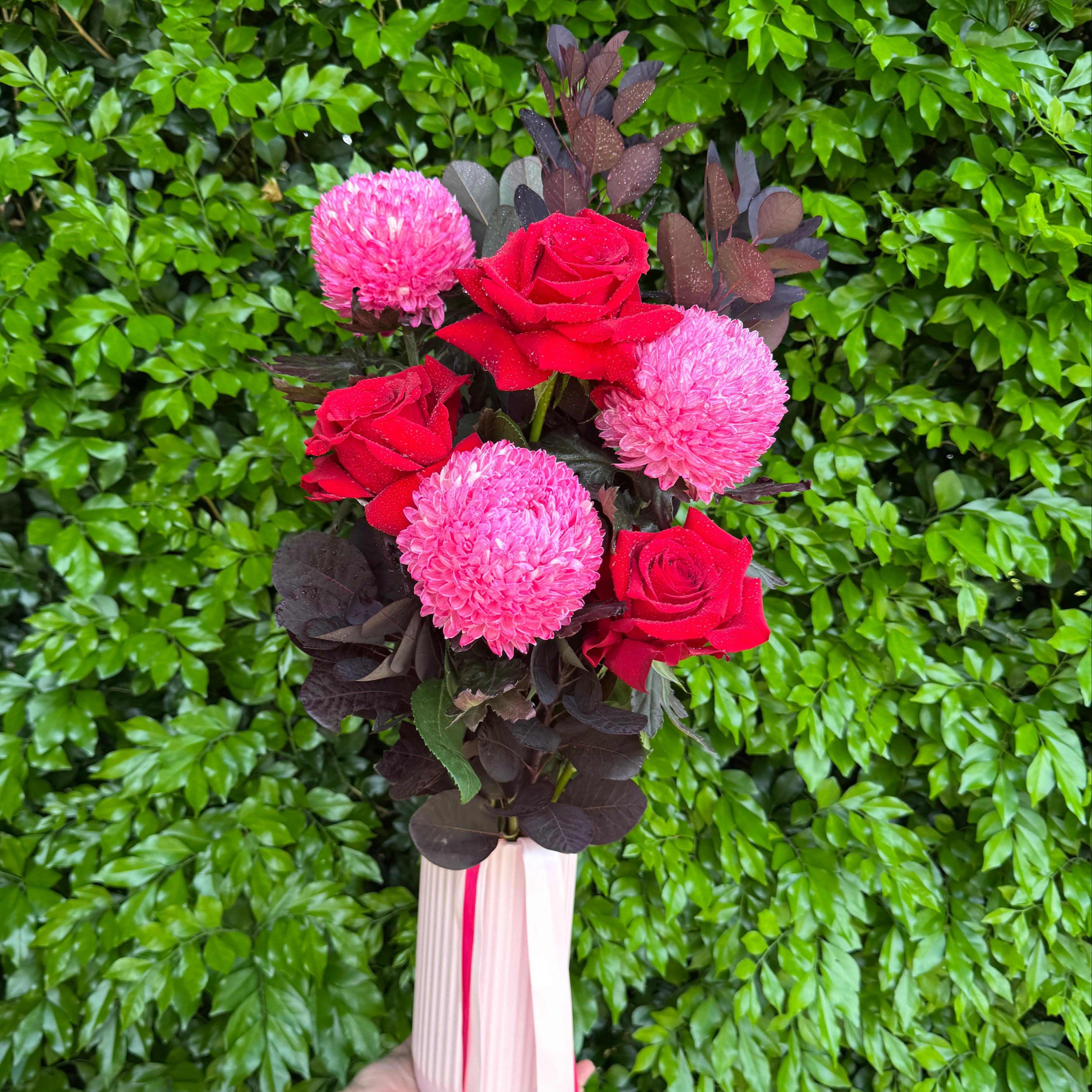 POM & ROSE Classic Floral Vase Arrangement - Elegant Home Decor for Living Room, Dining Table & Wedding Centerpieces