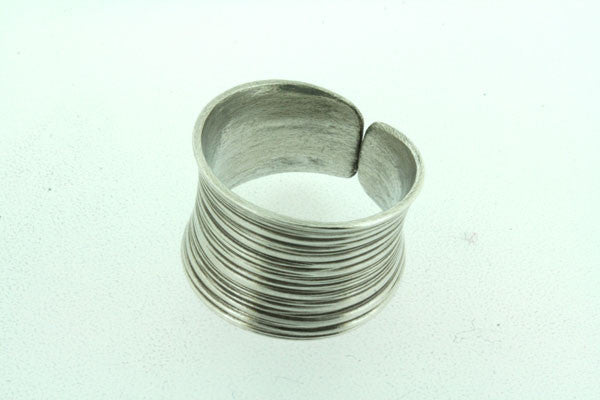 Open Lined Curved Ring Band - Elegant Stackable Ring for Women, Perfect for Everyday Wear & Layering Jewelry