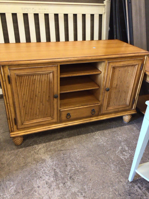 Modern Light Wood TV Stand with Storage - Stylish Entertainment Center for Living Room, Bedroom & Home Theater