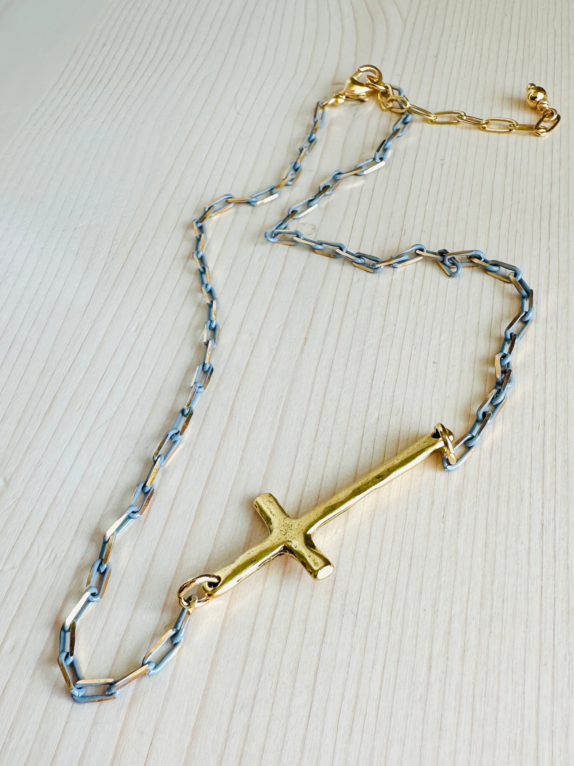 Stylish Cross Necklace for Women & Men - Elegant Religious Jewelry Gift for Baptism, Confirmation & Everyday Wear