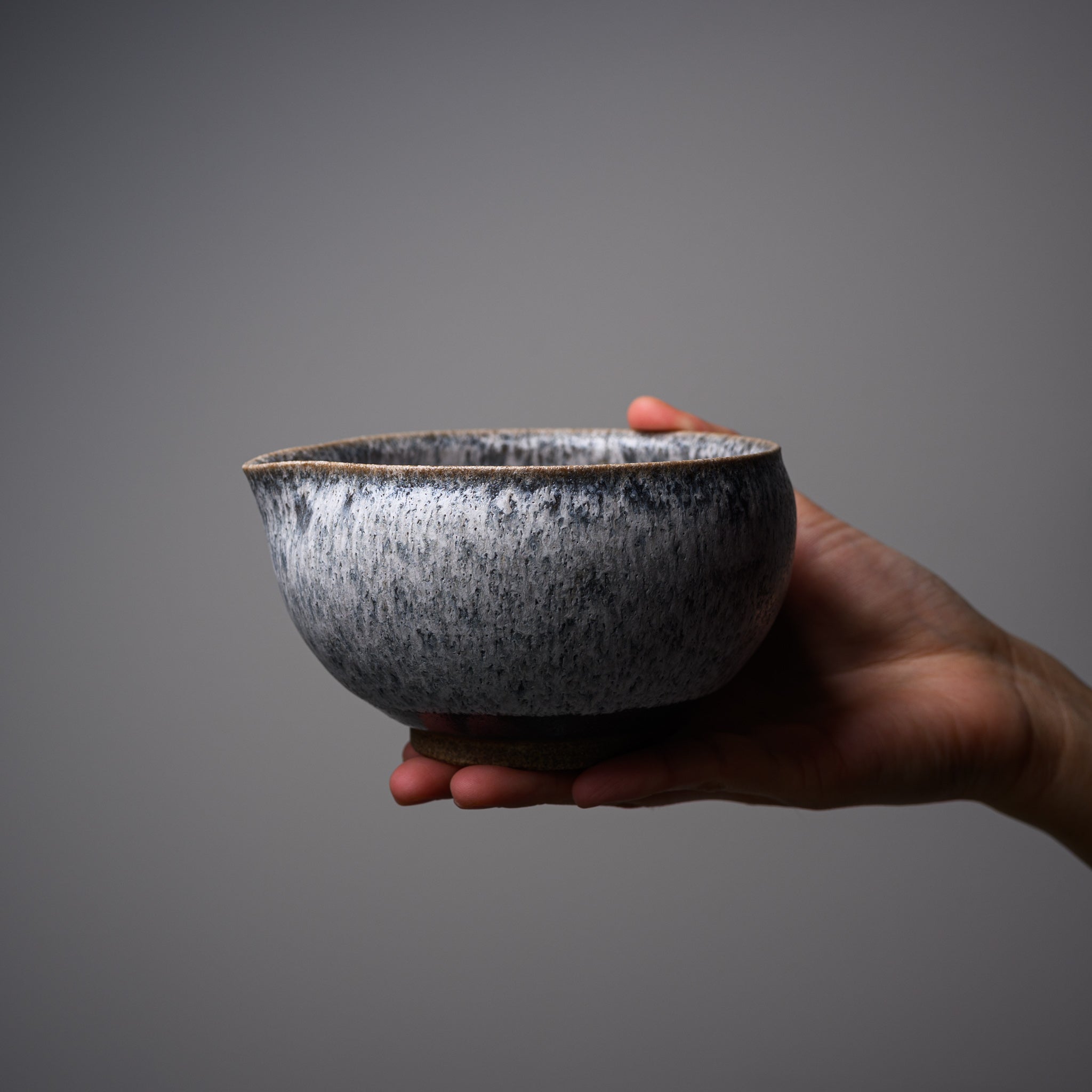 Premium MASAMURA Matcha Bowl with Spout - Frosted Stone Ceramic Tea Cup for Japanese Tea Ceremony, Chawan for Matcha Whisking, Traditional Zen Tea Drinking Set - Perfect for Home, Office & Meditation Spaces