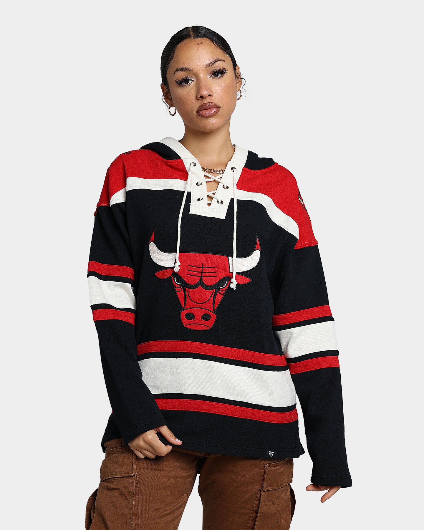 47 Brand Chicago Bulls Superior Lacer Hoodie - Men's NBA Basketball Pullover Sweatshirt (Jet Black/Red) - Perfect for Game Day, Streetwear & Casual Outfits