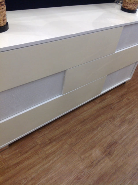 Modern Lacquer Dresser in Cream & White - Elegant Bedroom Storage Solution for Organizing Clothes & Accessories | Perfect for Master Bedroom, Guest Room & Nursery